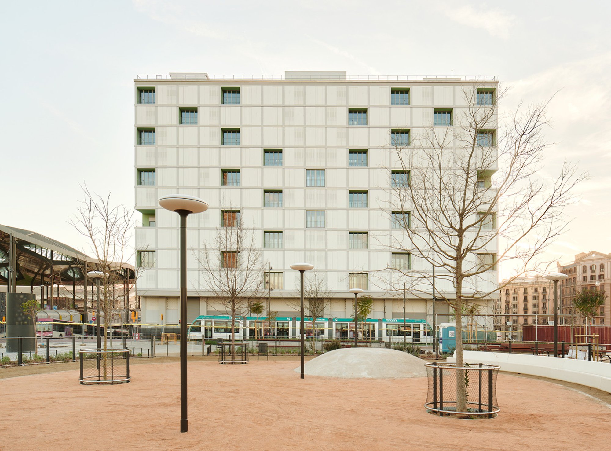 “Glories Square 60: Innovative Social Housing by SV60 Arquitectos in Barcelona”