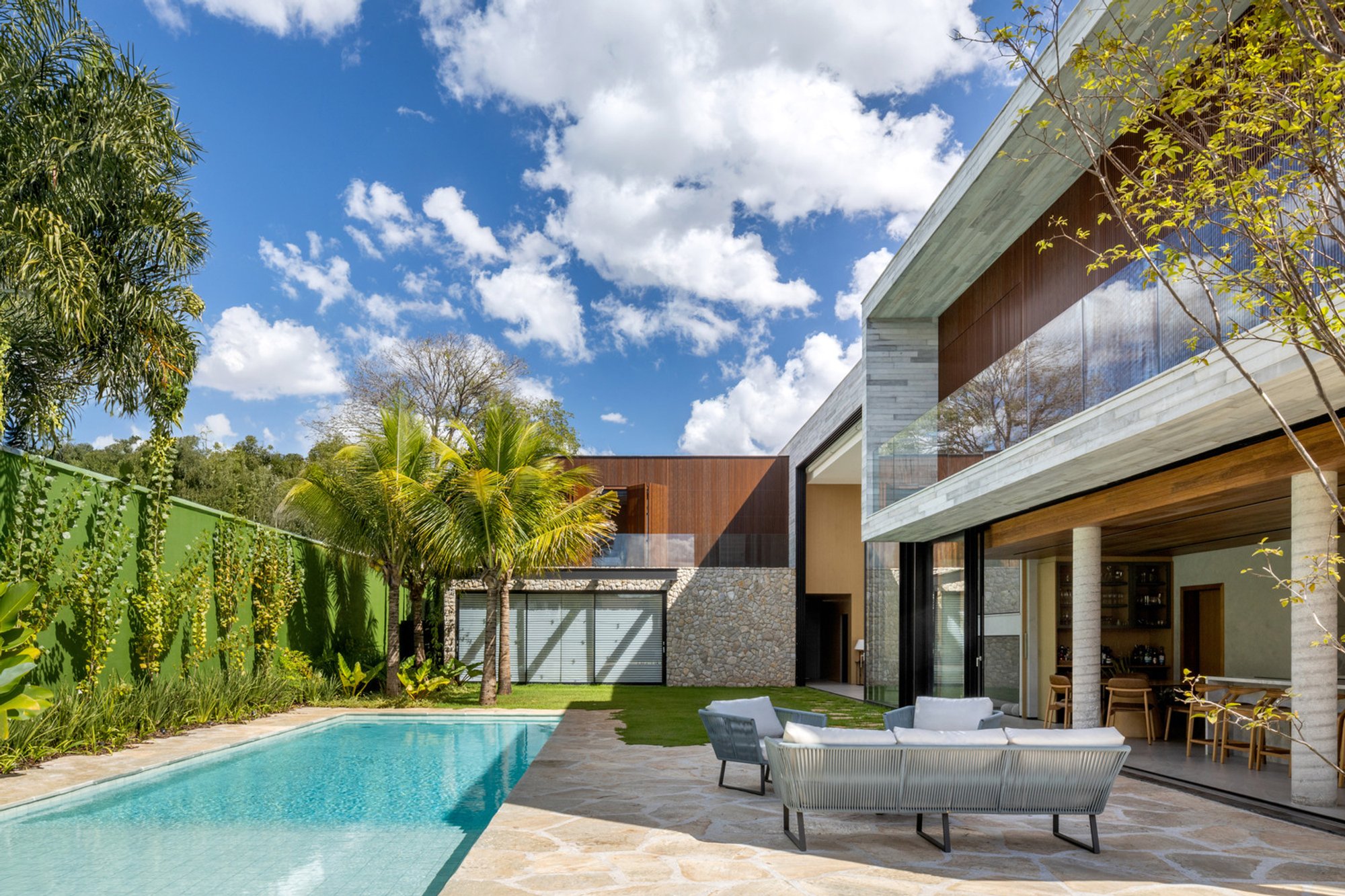 Dione House by STUDIO ANDRE LENZA: A Contemporary Cerrado Retreat Blending Nature, Light, and Local Materials