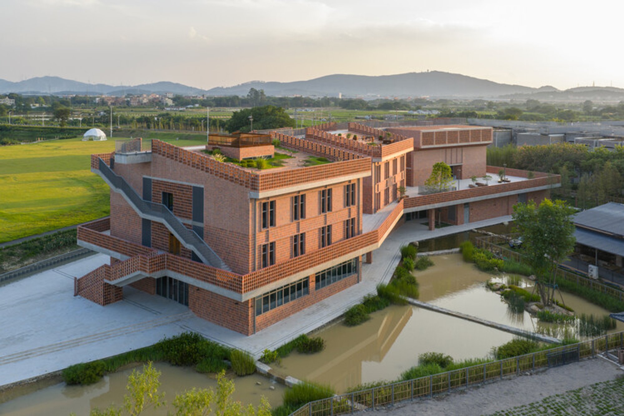 Langtou Gengxue + Education Centre by Atelier FCJZ