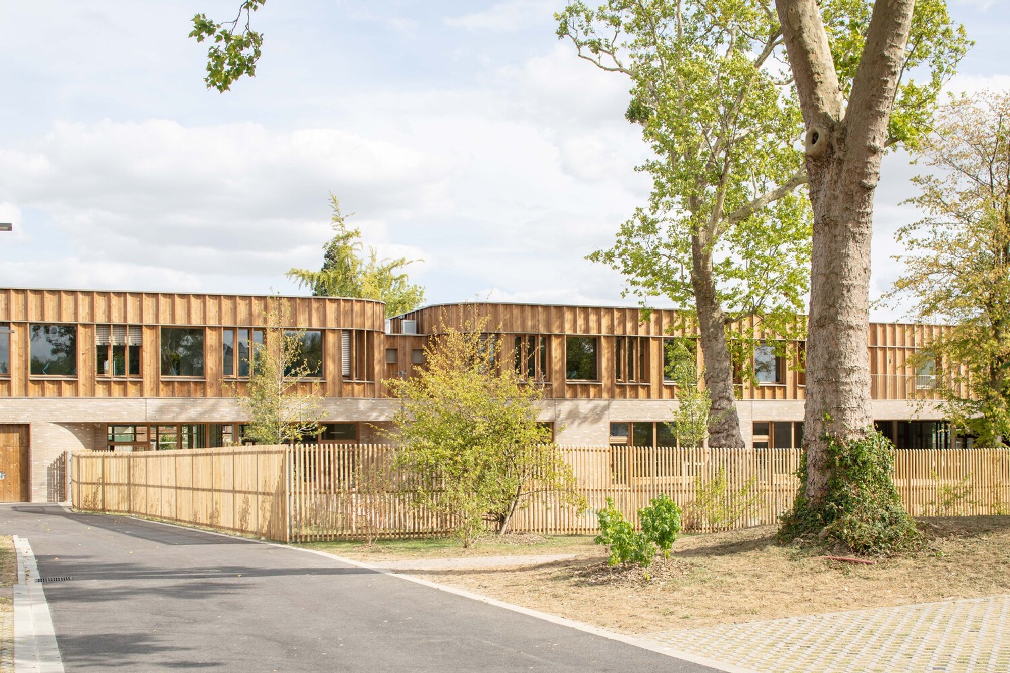 Hélène Carrère d'Encausse School by archi5 + bureau faceB