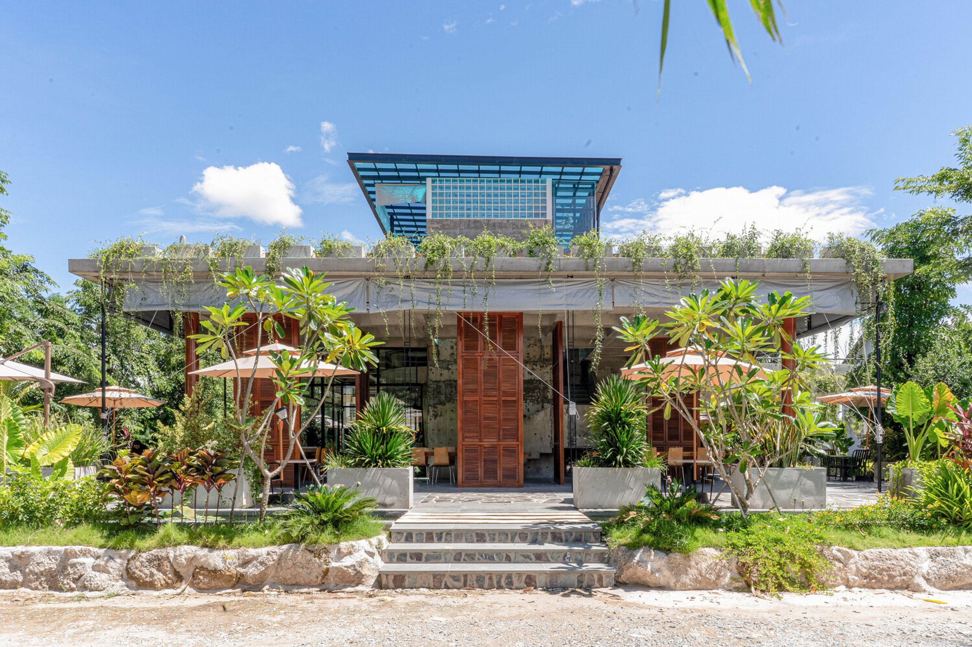 Phum Sambo Café & Eatery by Khoan + Partners: A Living Frame of Renewal in Phnom Penh