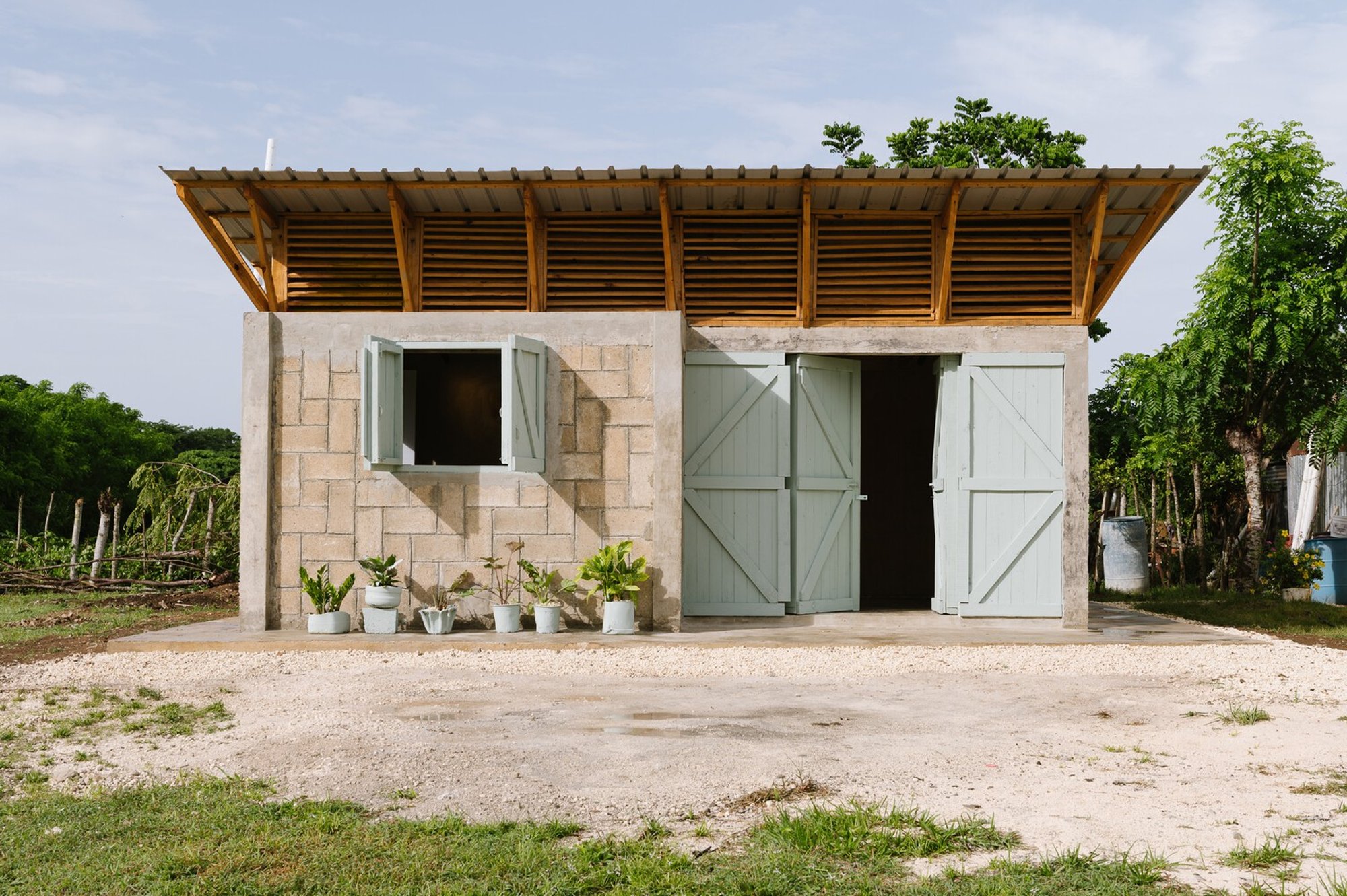 Teacher’s House by Øblicuo: A Resilient Rural Home Elevating Community Living in the Dominican Republic