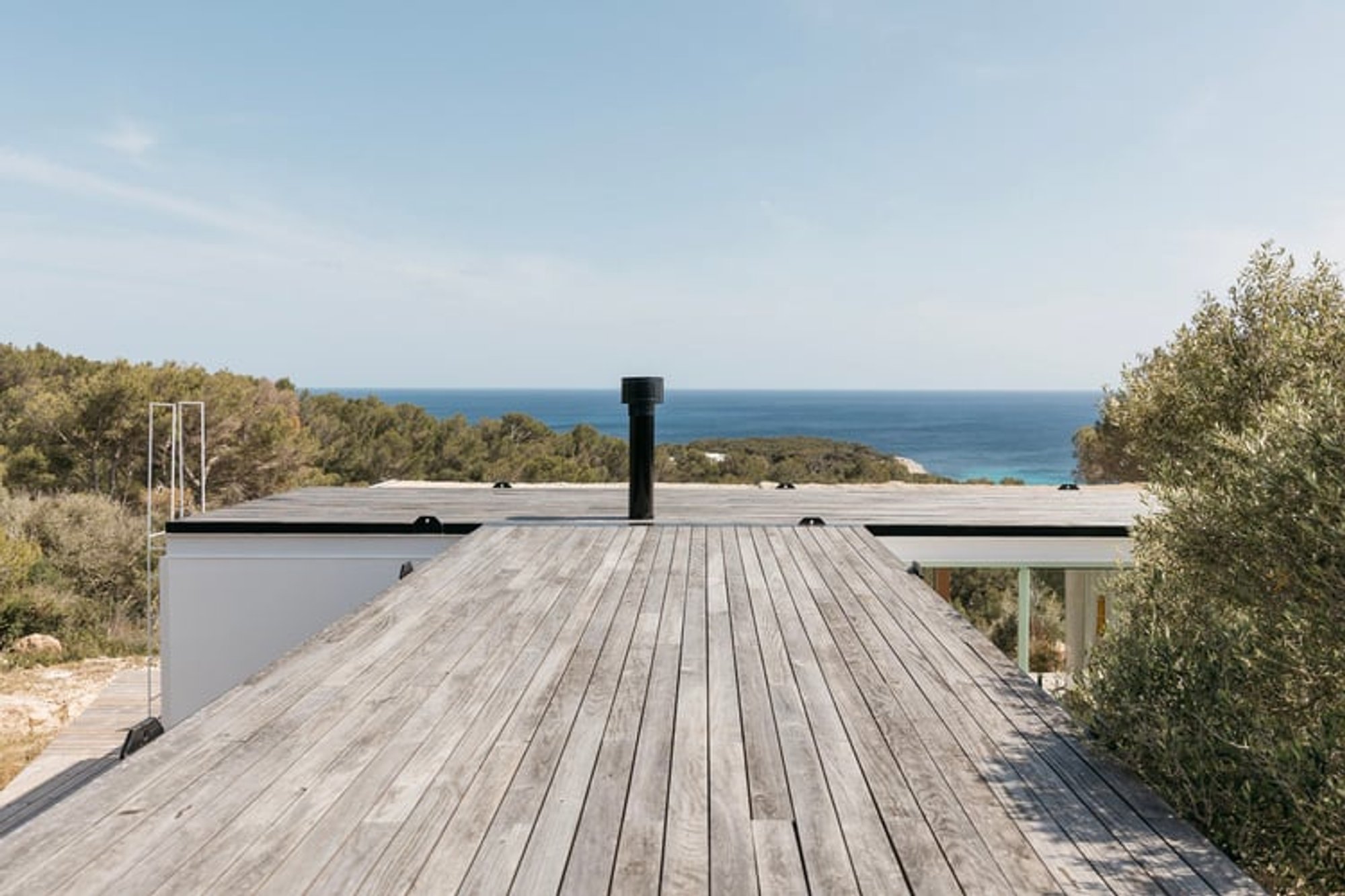 Tini Menorca by delavegacanolasso: A Harmonious Mediterranean Retreat