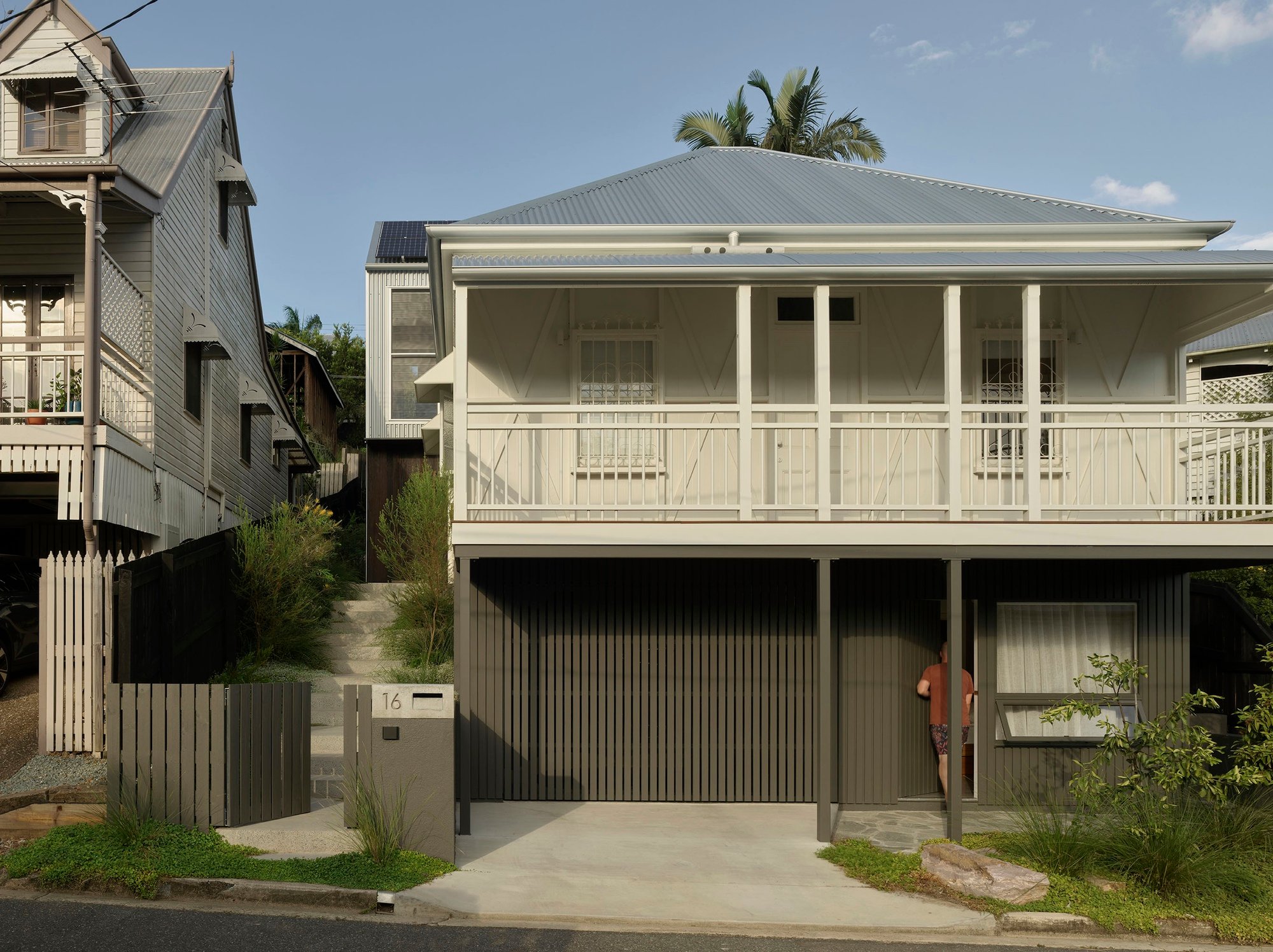 Tighty Whitey House: Vertical Living on a Compact Urban Site