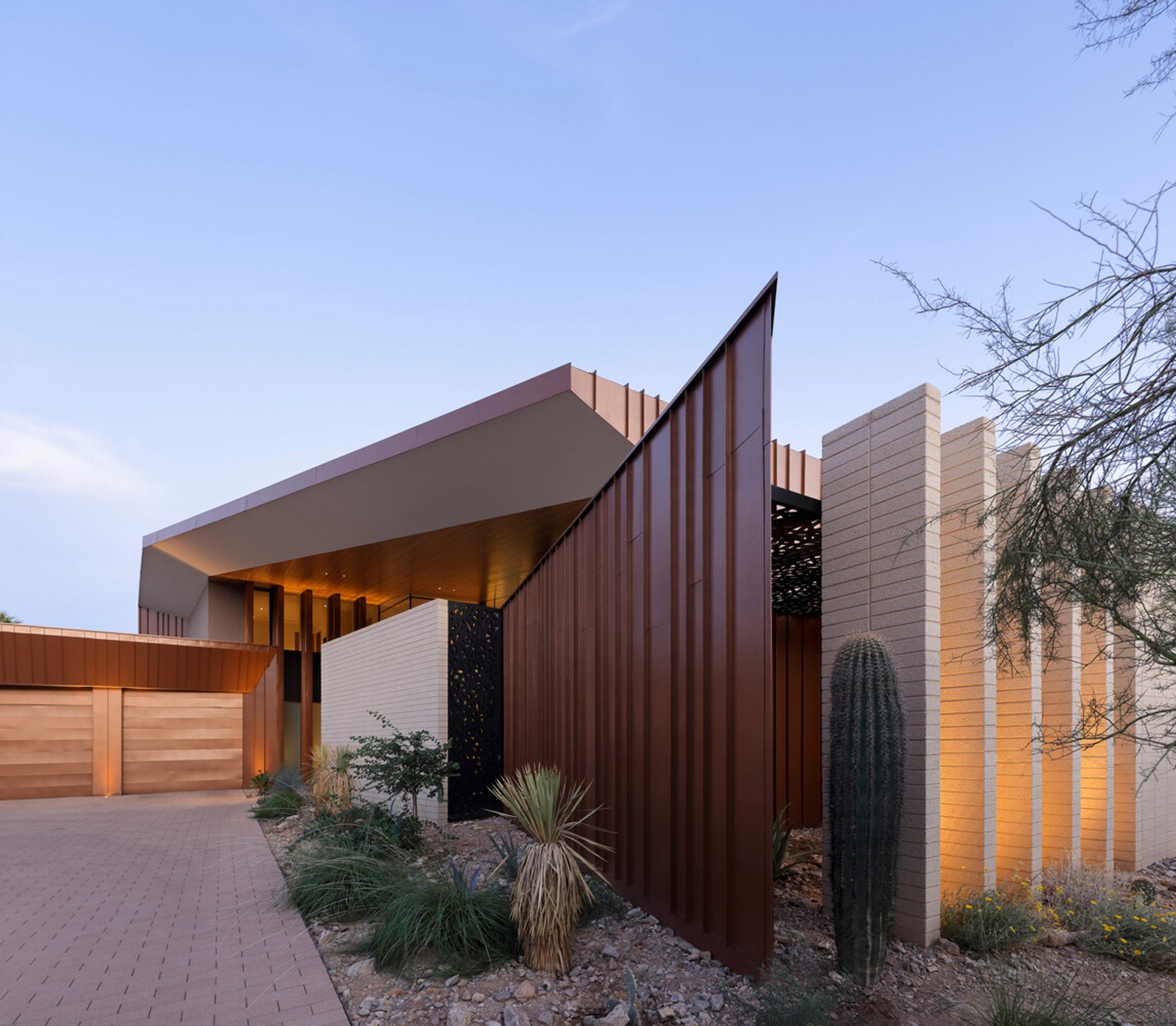 Desert Geode Residence by Kendle Design Collaborative: A Modernist Desert Sanctuary in Paradise Valley