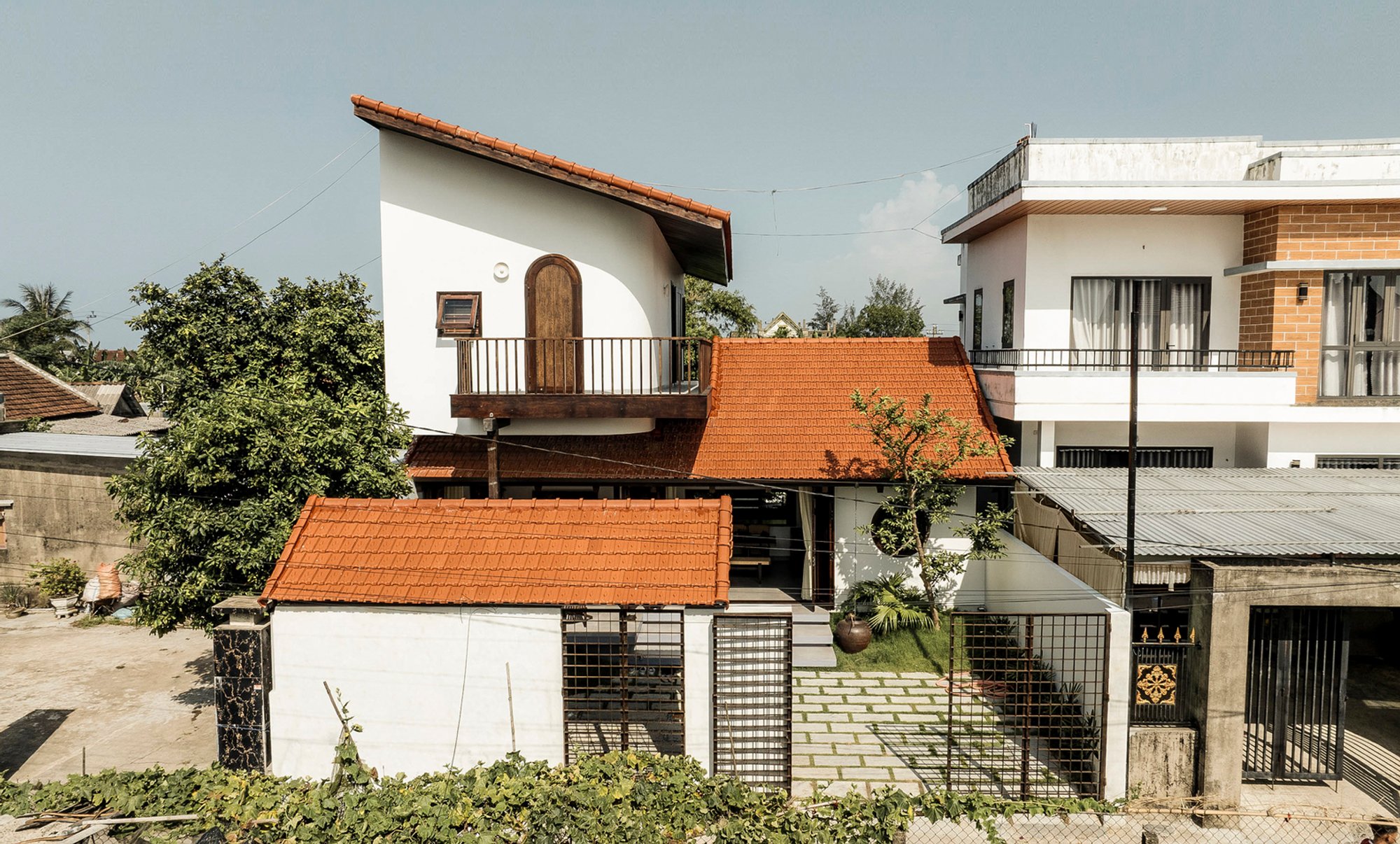 “Tradition Renewed: 3fconcept Crafts a Modern Rural House in Hue”