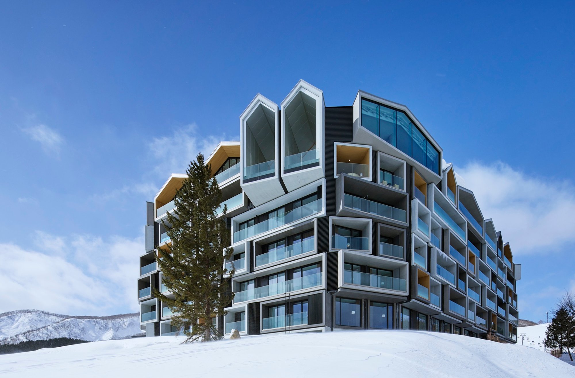 MUWA NISEKO by Nikken Sekkei — A Landmark Condominium Hotel Blending Tradition, Landscape, and Luxury in Hokkaido