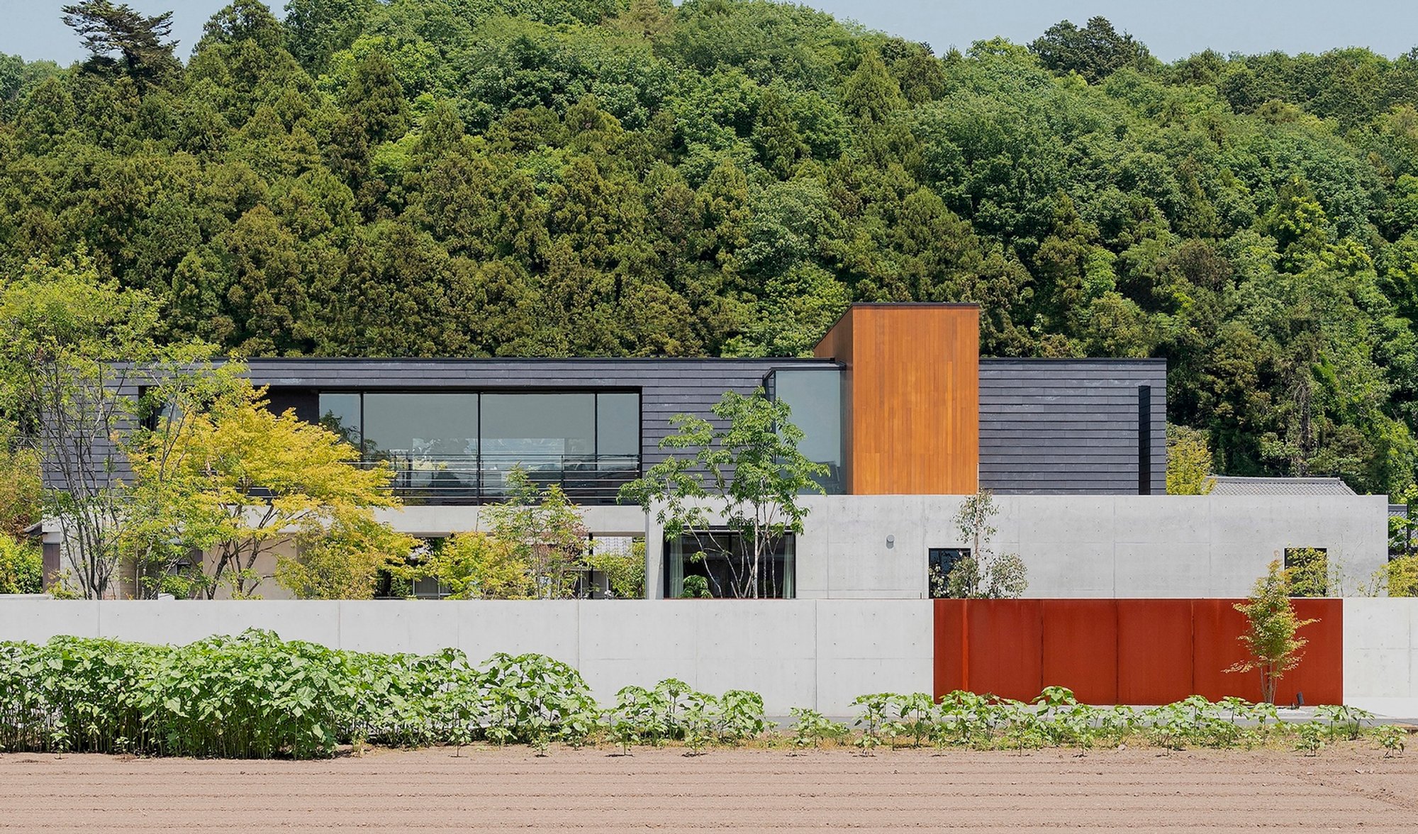 House in Tochigi by Tsuyoshi Oshiyama Architects: Minimalist Design Meets Serene Landscapes