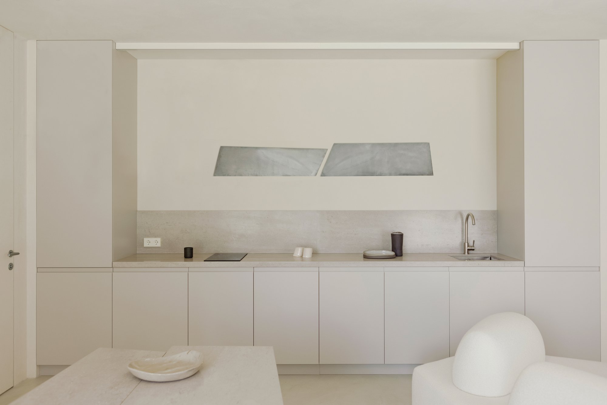 Blondie Space Apartment: Minimalist Serenity in 70 Square Meters