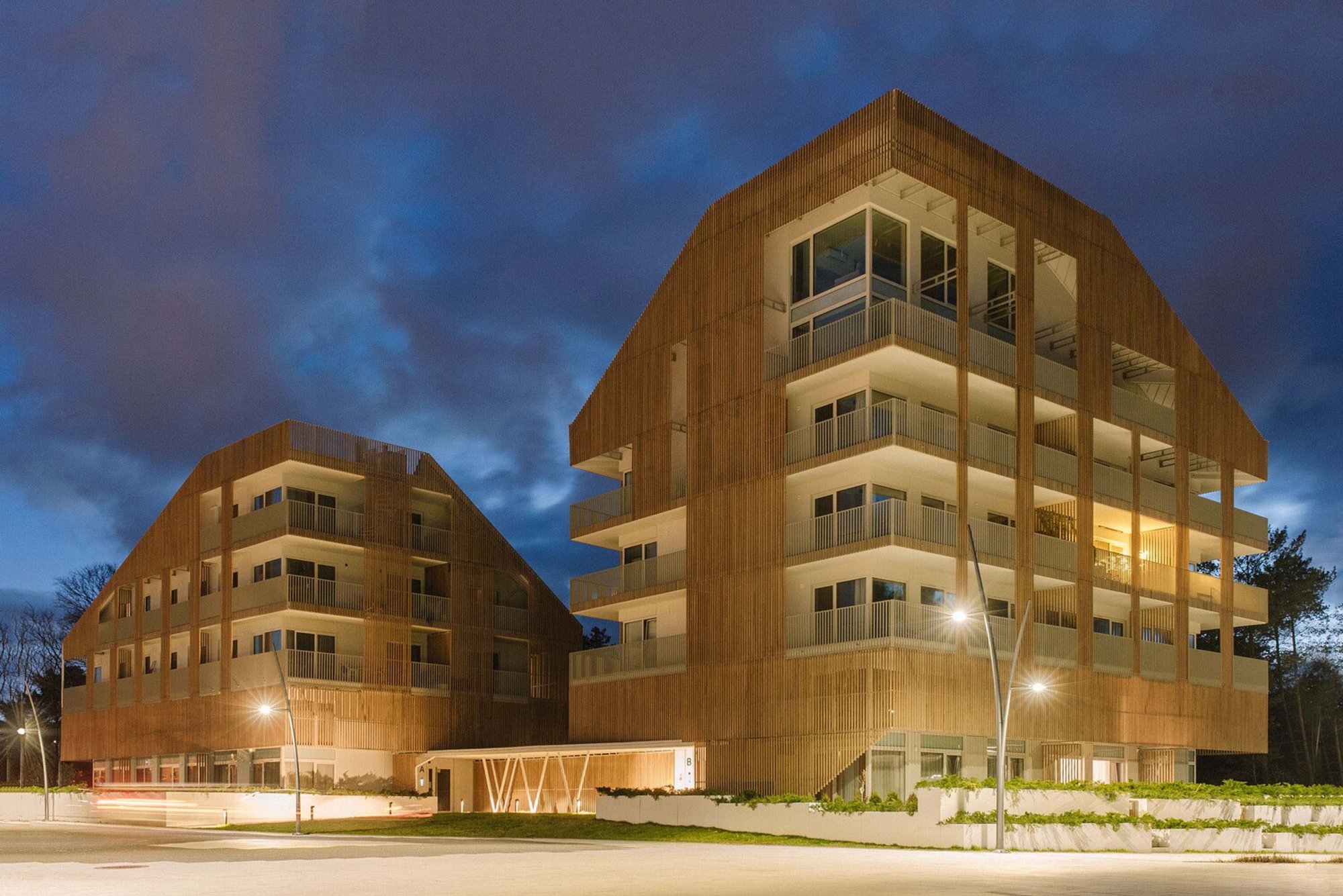 Baltycki Apartments in Świnoujście by Maxberg: Coastal Design Meets Pre-War Elegance