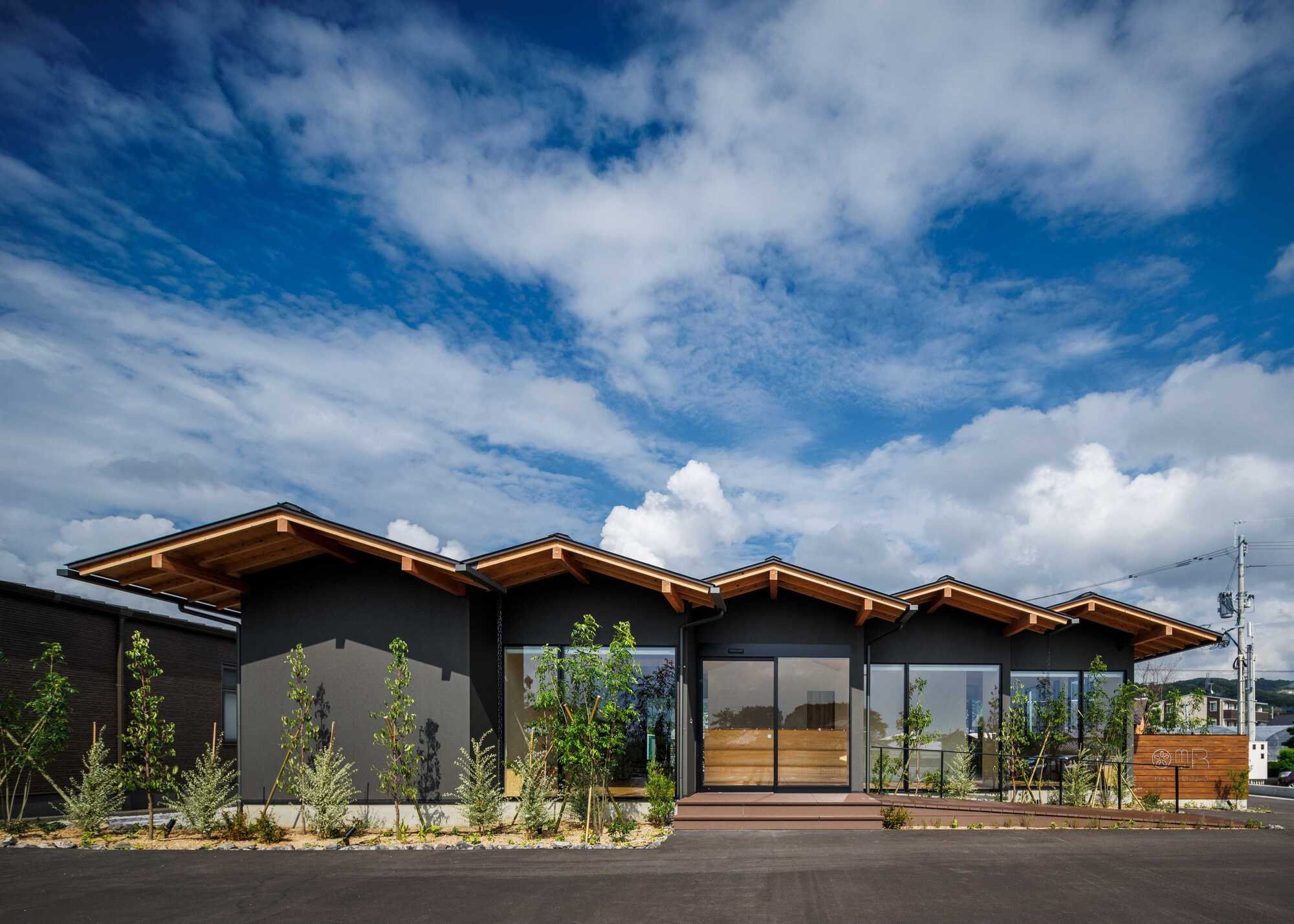 Omura Children's Clinic: Reimagining Pediatric Healthcare Through Residential Design