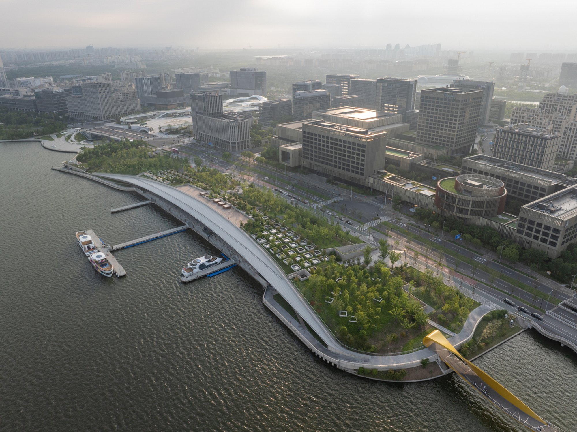 Pier One Dishui Lake by TM Studio