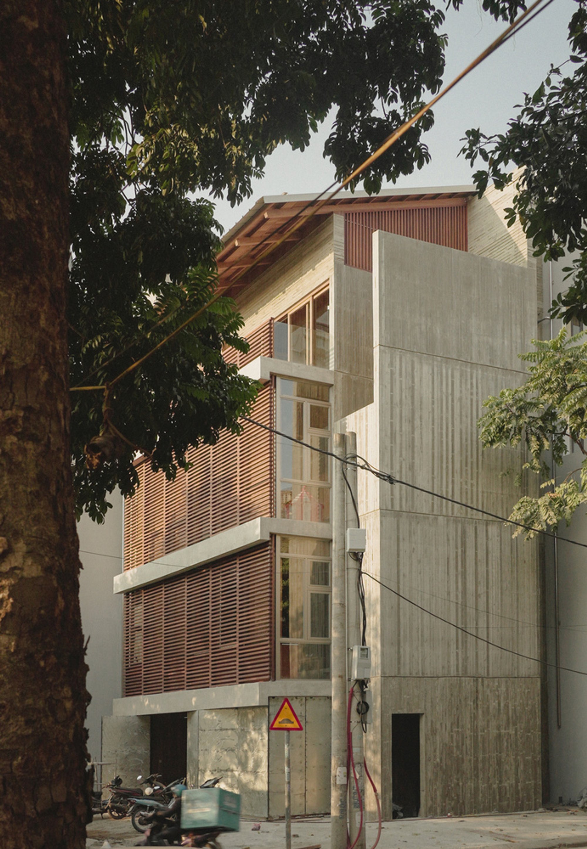 Vertical Tube House – Kam and Ly House: A Climate-Responsive Urban Retreat in Hanoi