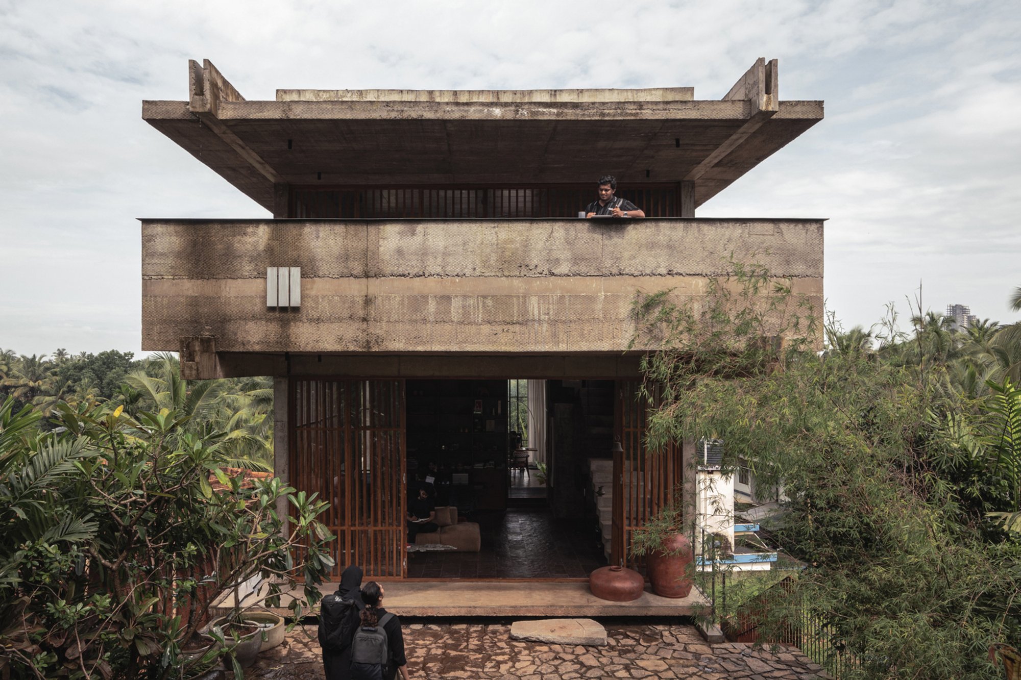 3dor Office by 3dor Concepts: A Raw and Contextual Modern Workspace in Kannur, India