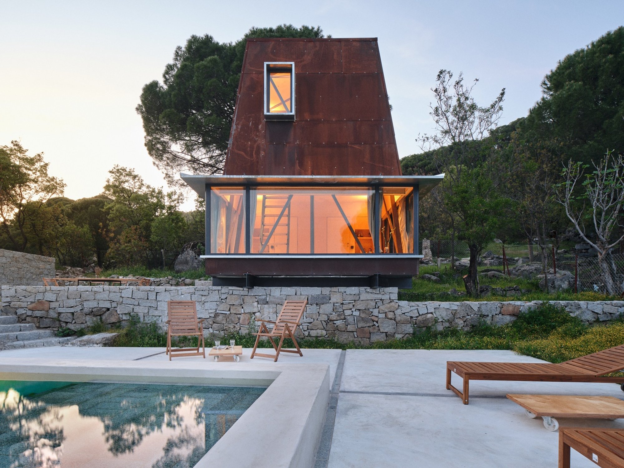 Cabin in Woods by Ediz Demirel Works – A Minimalist Steel-Clad Retreat in Kozak Plateau