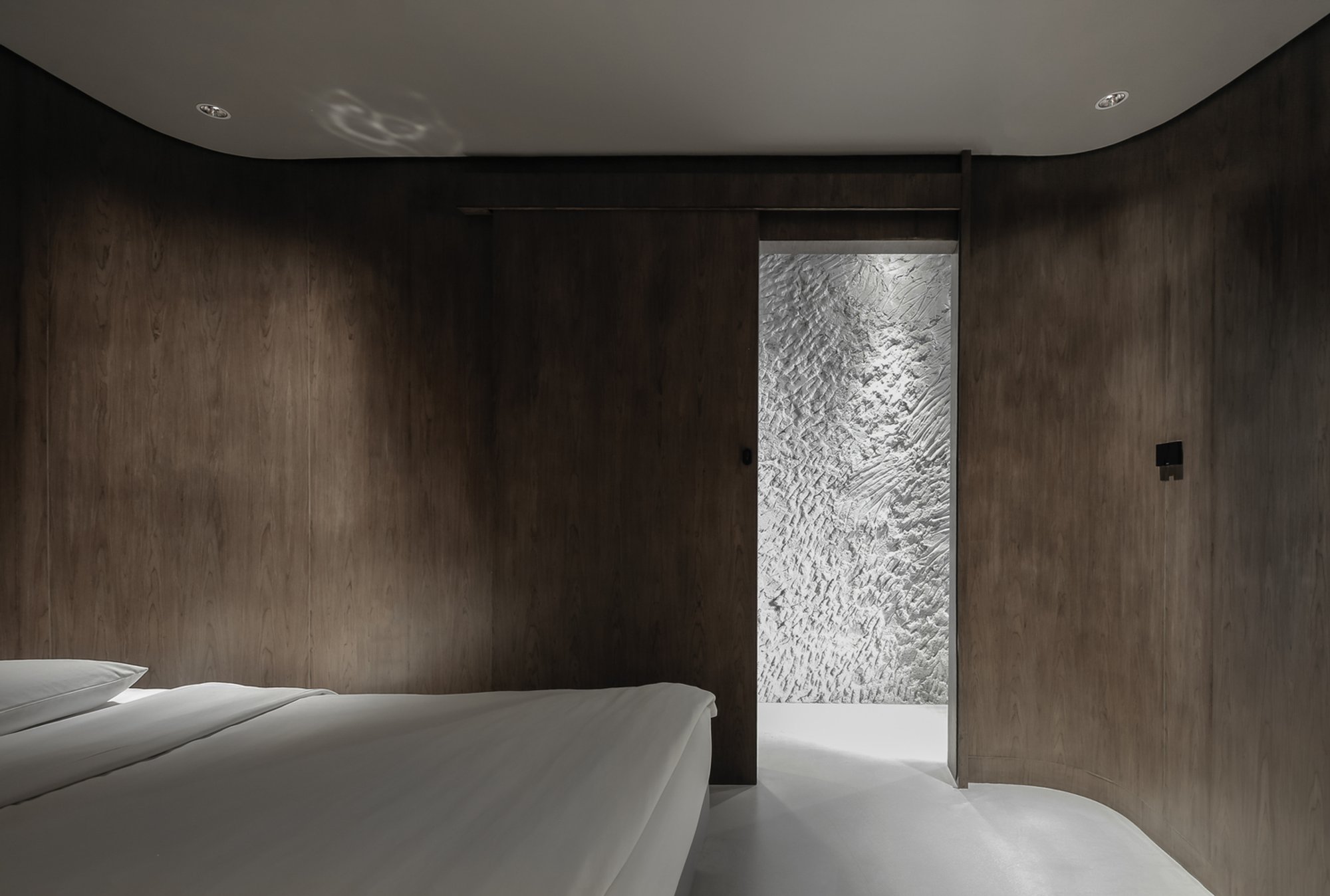 Sandwash Apartment: Rediscovering Raw Materials in Modern Bangkok Interiors