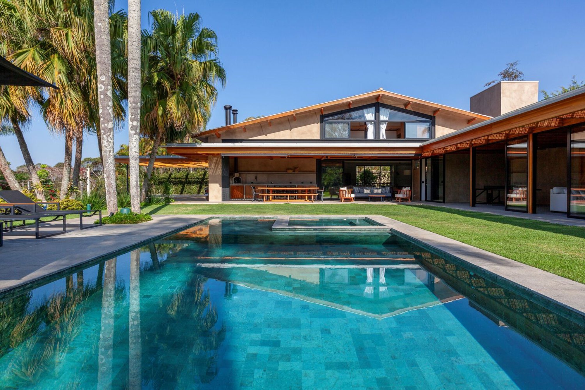 House CF: A Contemporary Timber Retreat Reimagined by Sandra Sayeg Tranchesi Arquitetura