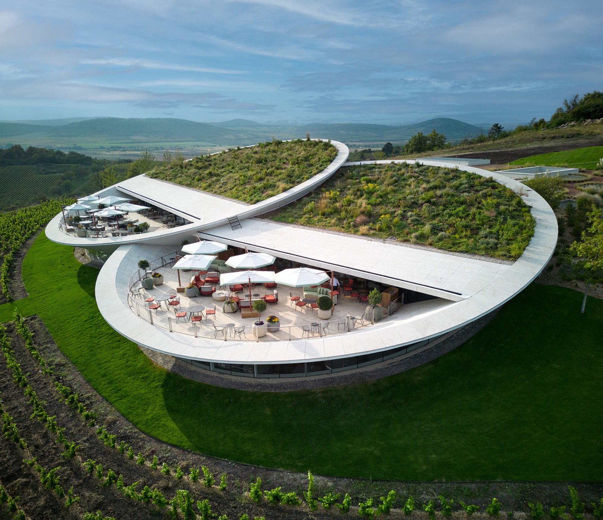 Tokaj Sauska Winery by BORD Architectural Studio – A Floating Landmark in Hungary’s Historic Wine Region