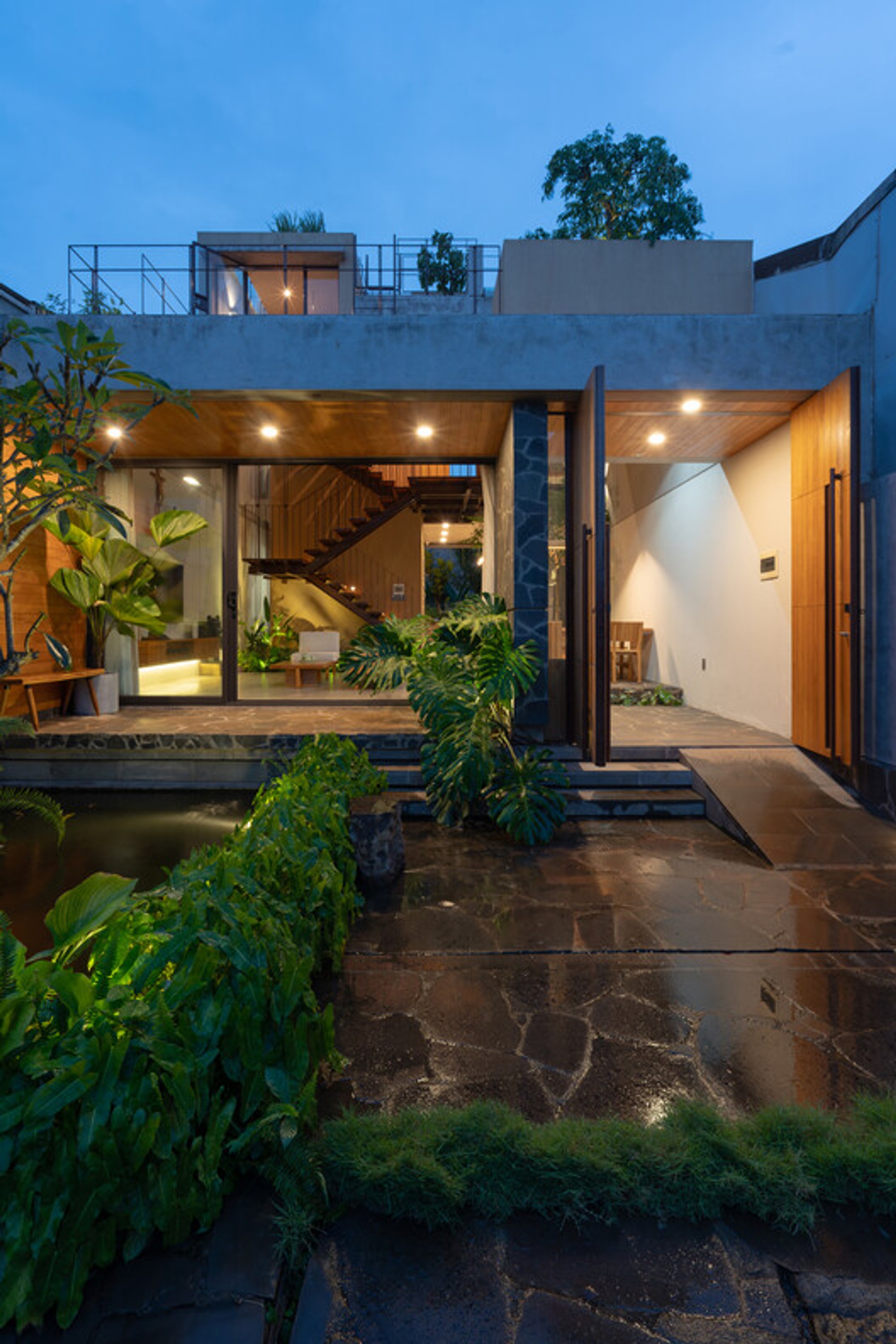 Jinjee House: Harmonizing Family Living with Nature in Buon Ma Thuot
