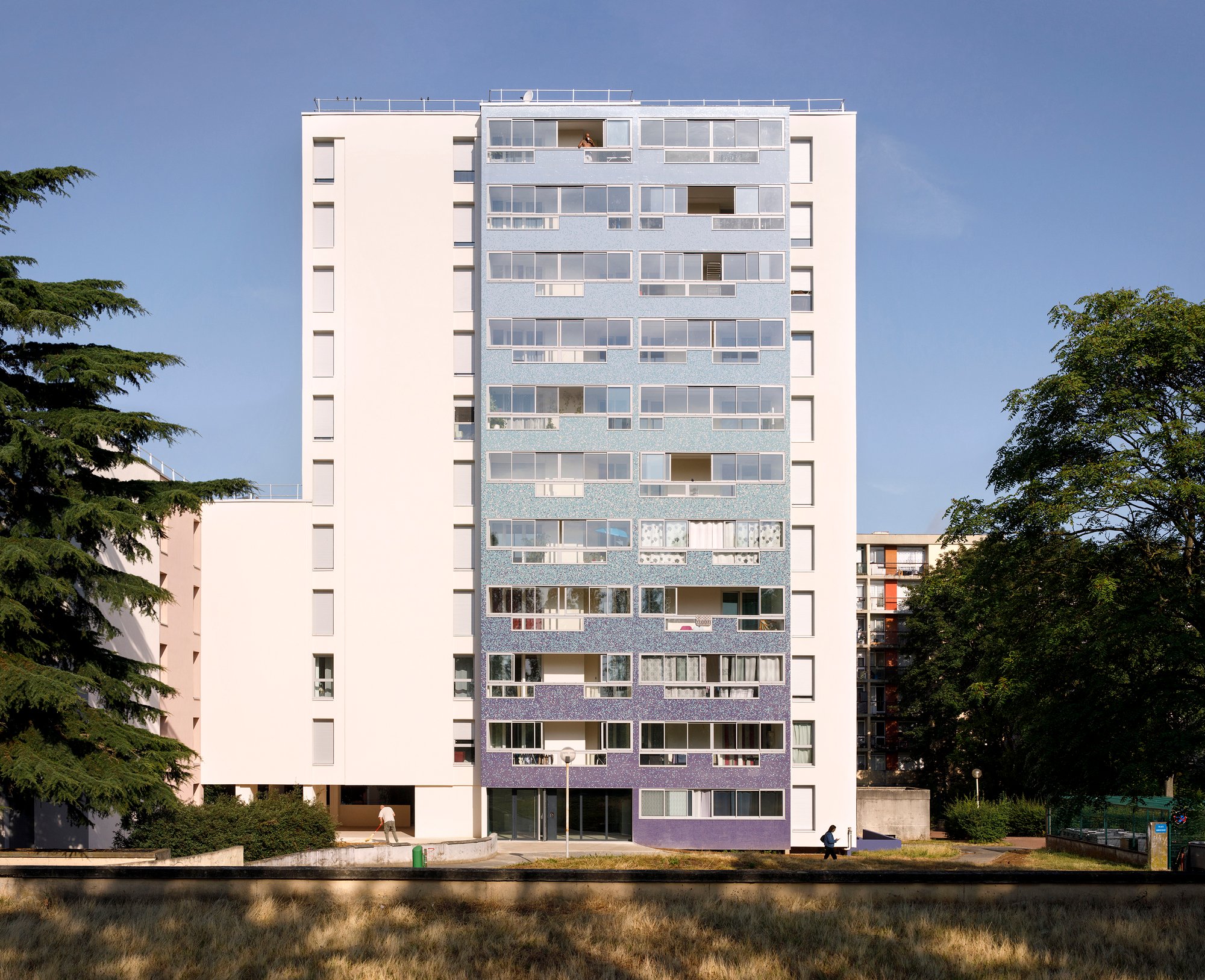 Pré de l’Enclos 2 Housing Rehabilitation by SOL Architecture & Urbanisme – A Model for Sustainable Housing Renewal in France