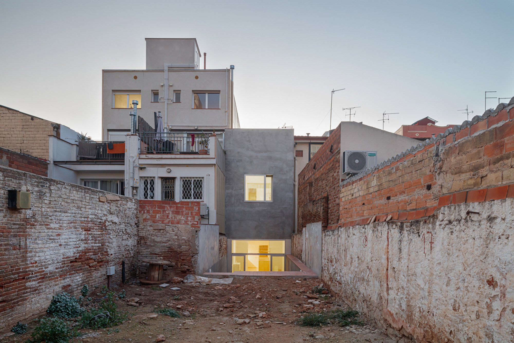 Mireia and Toni's House: Innovative Narrow-Plot Residential Design in Badalona