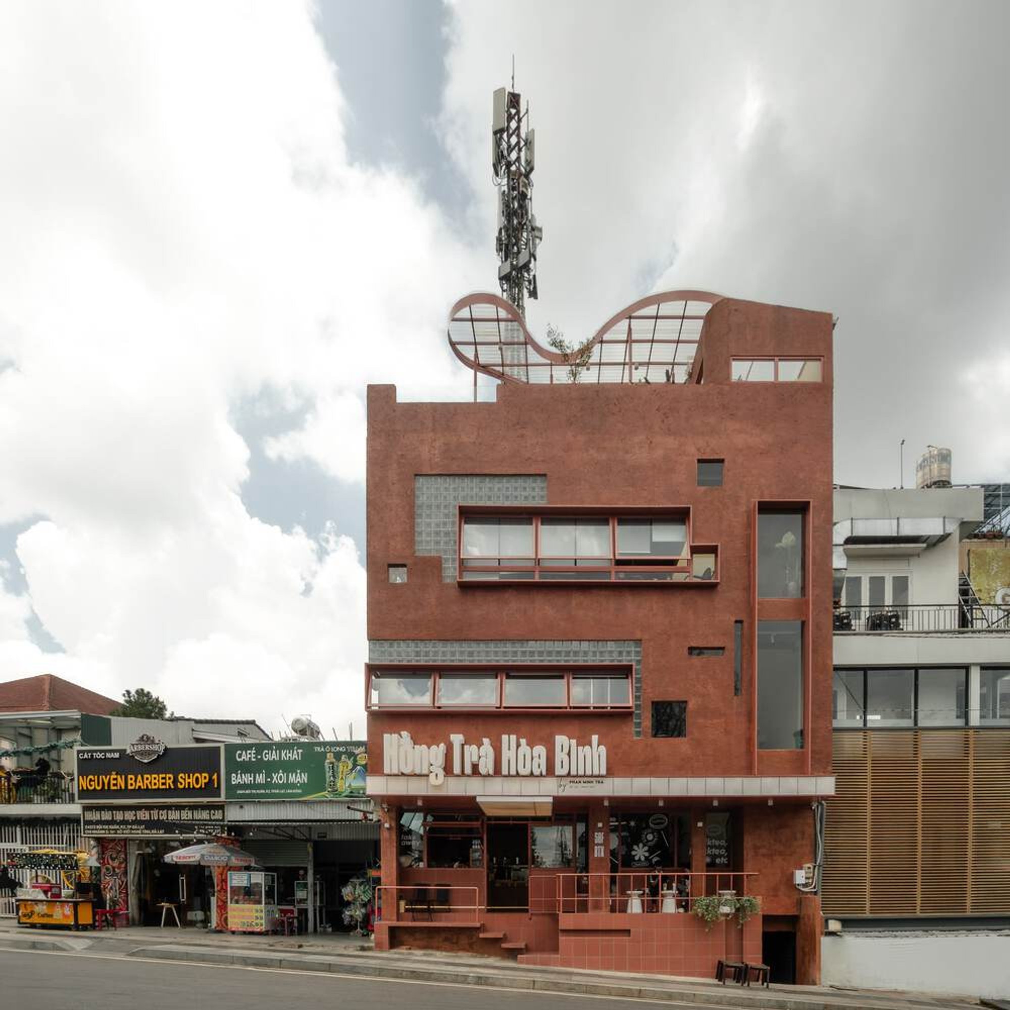Hong Tra Hoa Binh Bui Thi Xuan Cafe: A Contemporary Renovation Rooted in the Highlands Identity