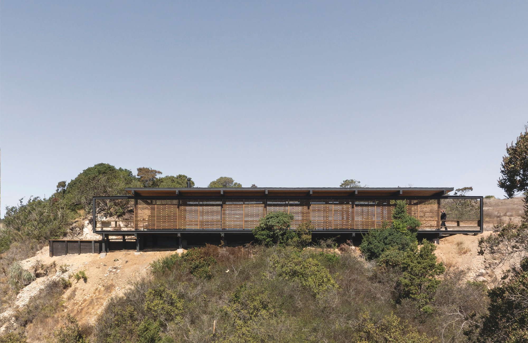 RWO House by Gonzalo Rufin Arquitectos: A Bridge-Like Home Immersed in the Chilean Landscape