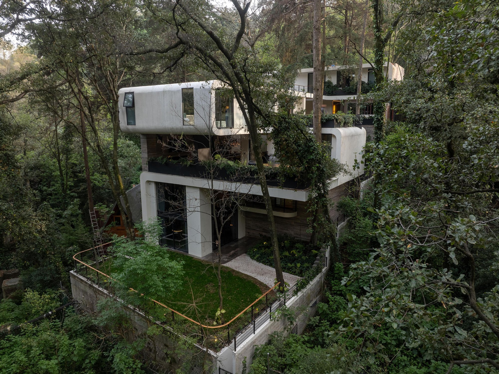 LAI House by BROISSIN – A Terraced Architectural Masterpiece Shaped by Topography