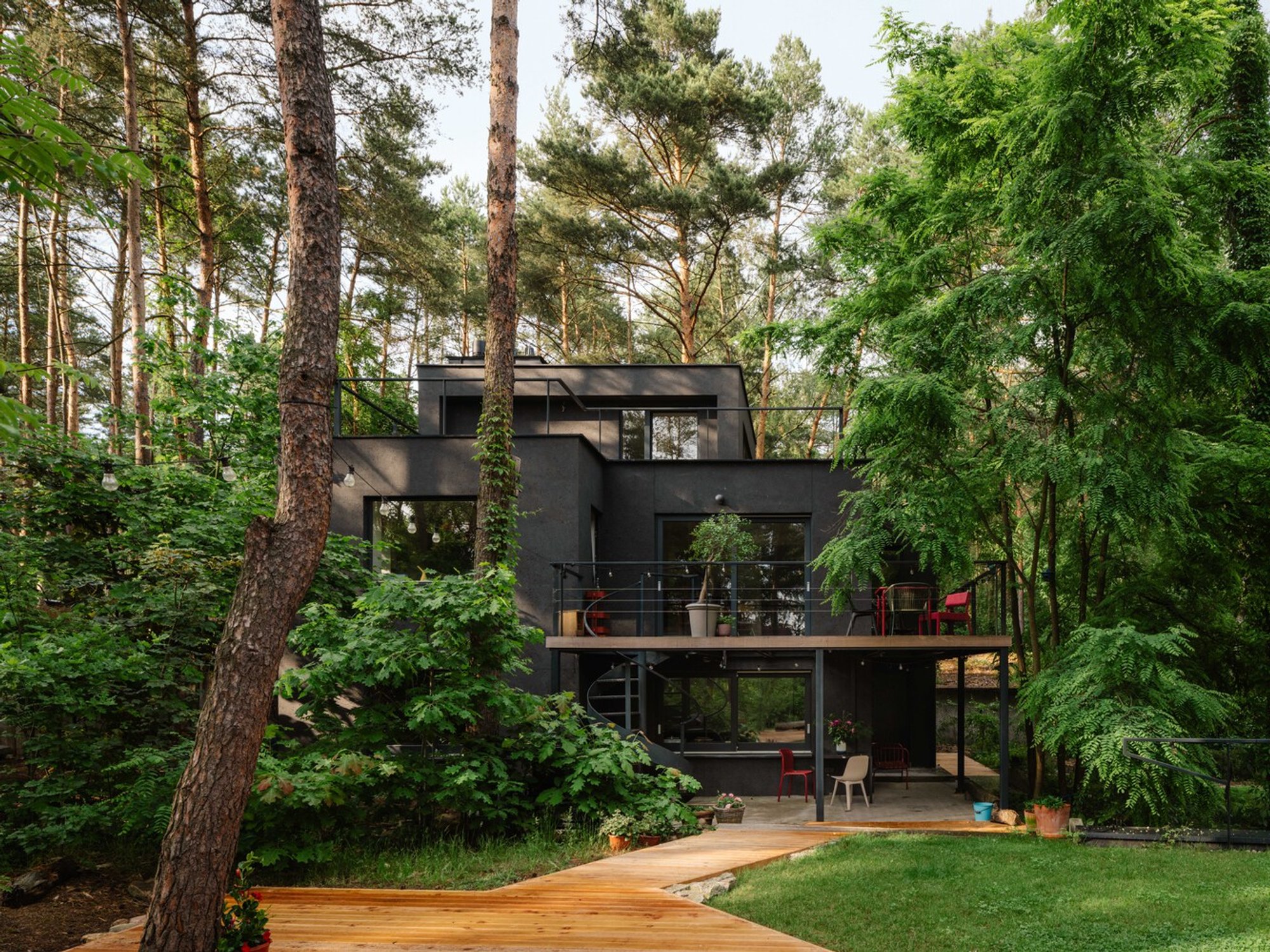 Skubianka House by SZCZ Jakub Szczesny – A Reimagined Pyramid-Like Home Immersed in Forest Landscape