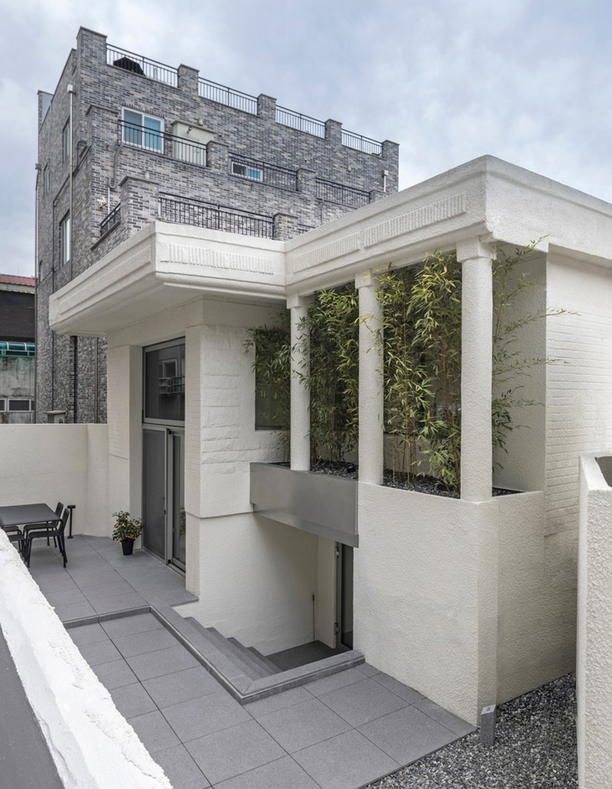 Villa de VOID by Atelier ITCH – A Subtractive Architecture Approach to Light, Connectivity, and Family Living