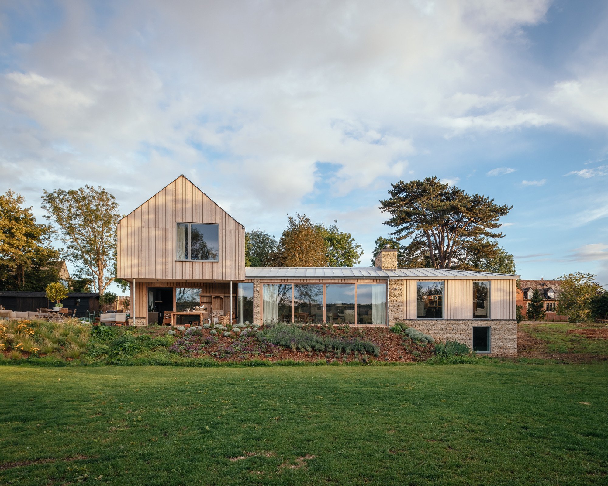 Cotswolds House by Oliver Leech Architects – A Contemporary Countryside Retreat Rooted in Tradition