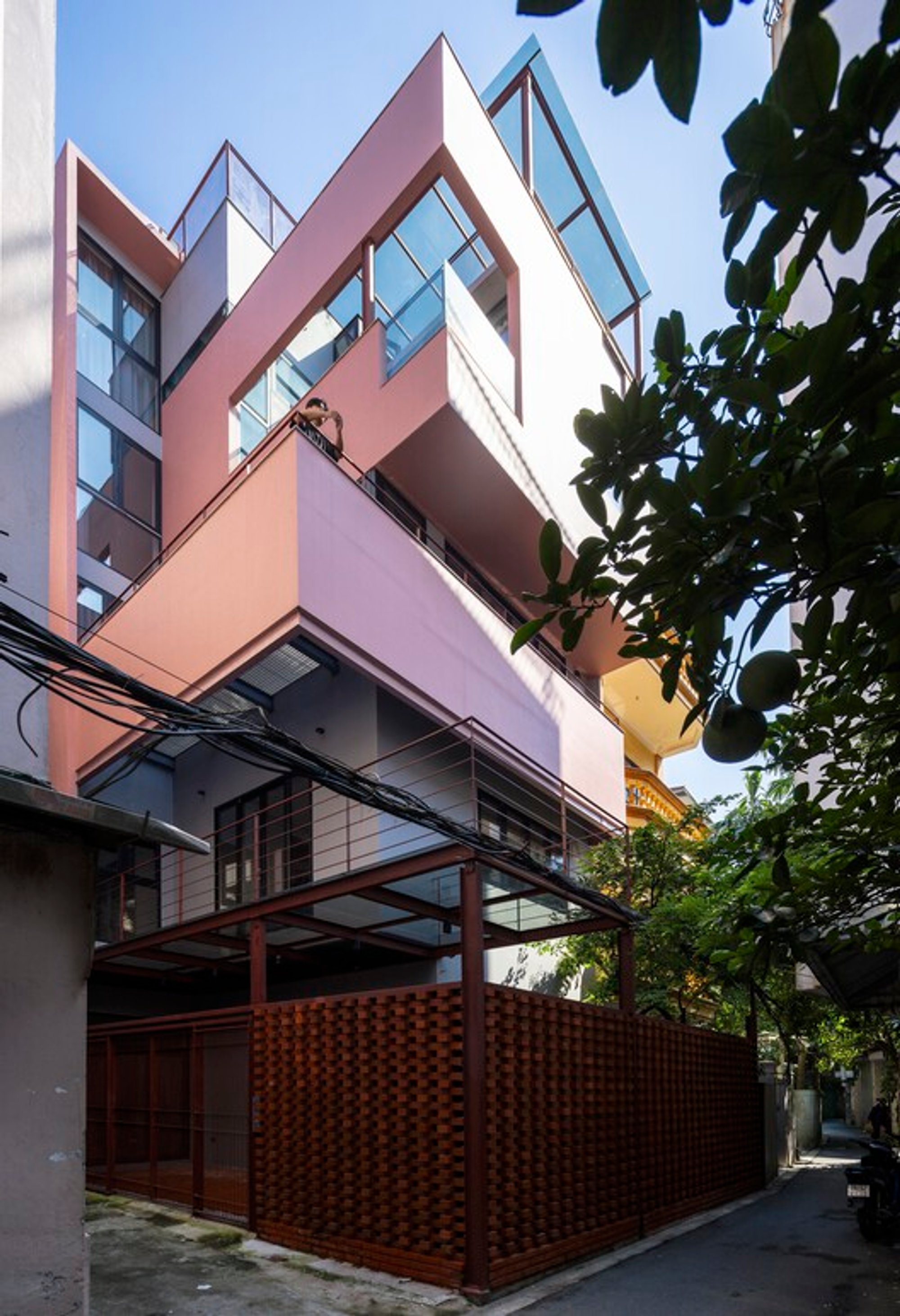 B.RED House by TOOB STUDIO: A Layered Architectural Renewal Within Hanoi’s Uniform Urban Fabric