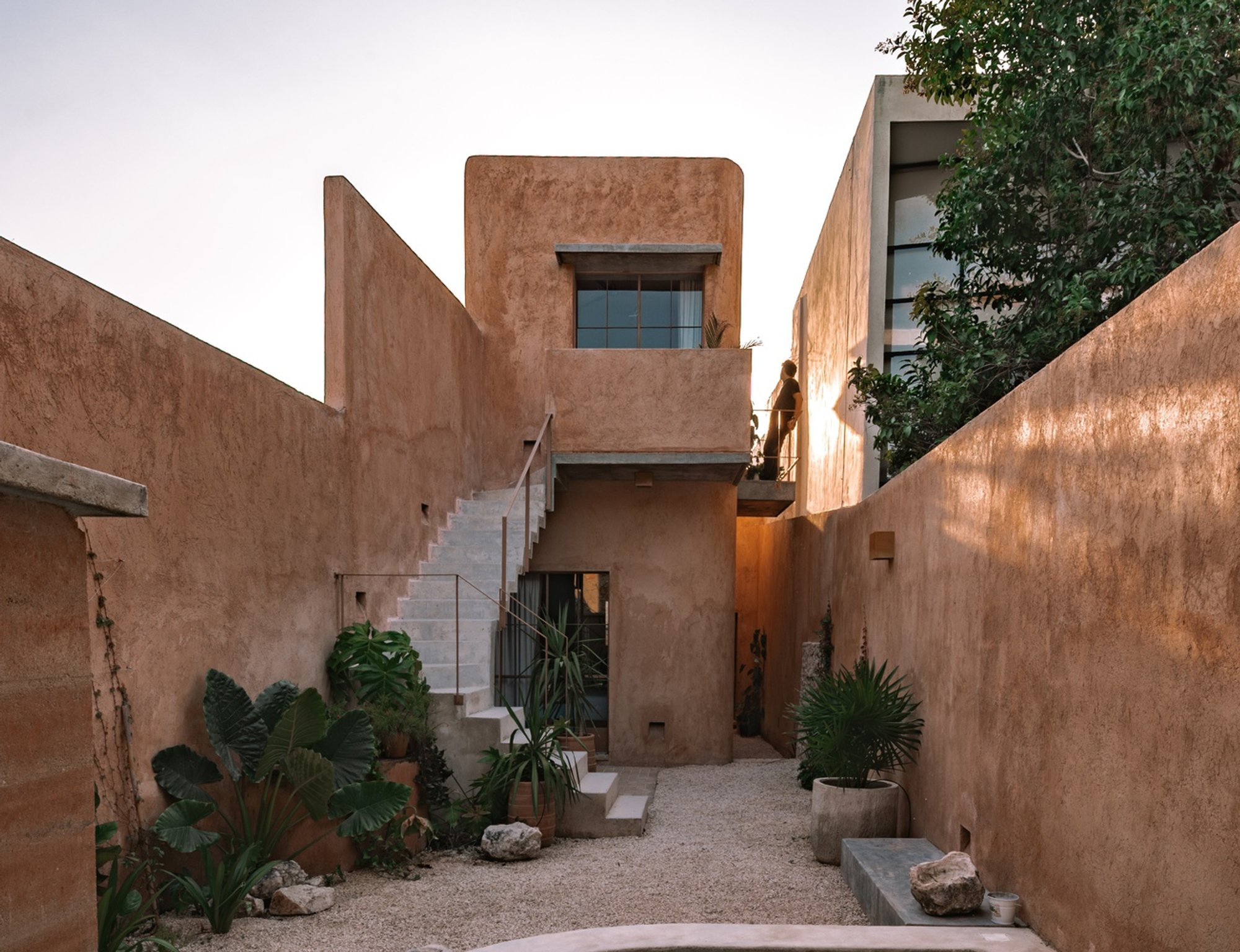 Portal 62 – A Subterranean-Inspired Retreat in Yucatán by MORO Taller de Arquitectura & Veinte Diezz Arquitectos