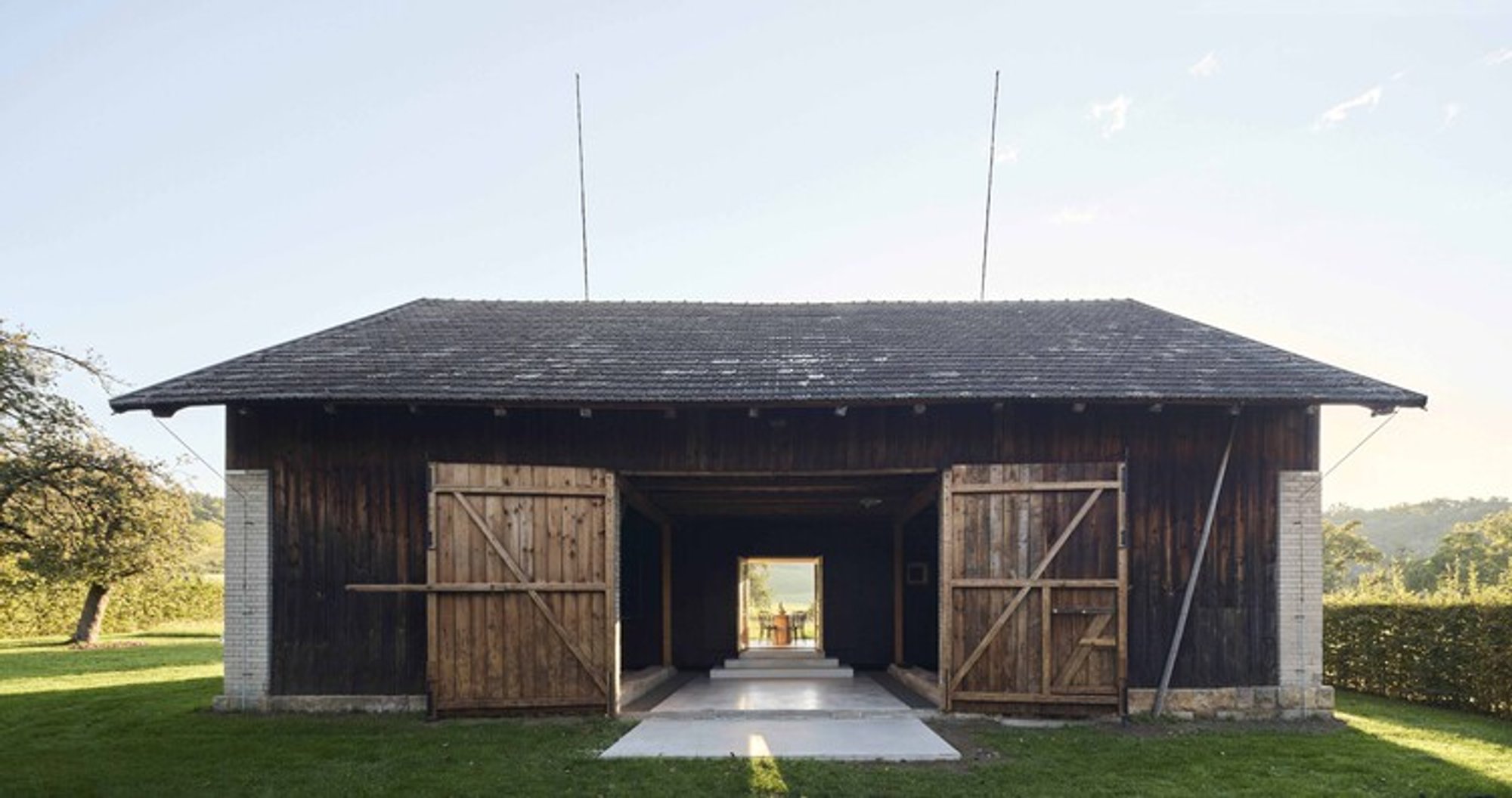 The Box in the Barn by Facha architekti – Innovative Rural Retreat in Czechia