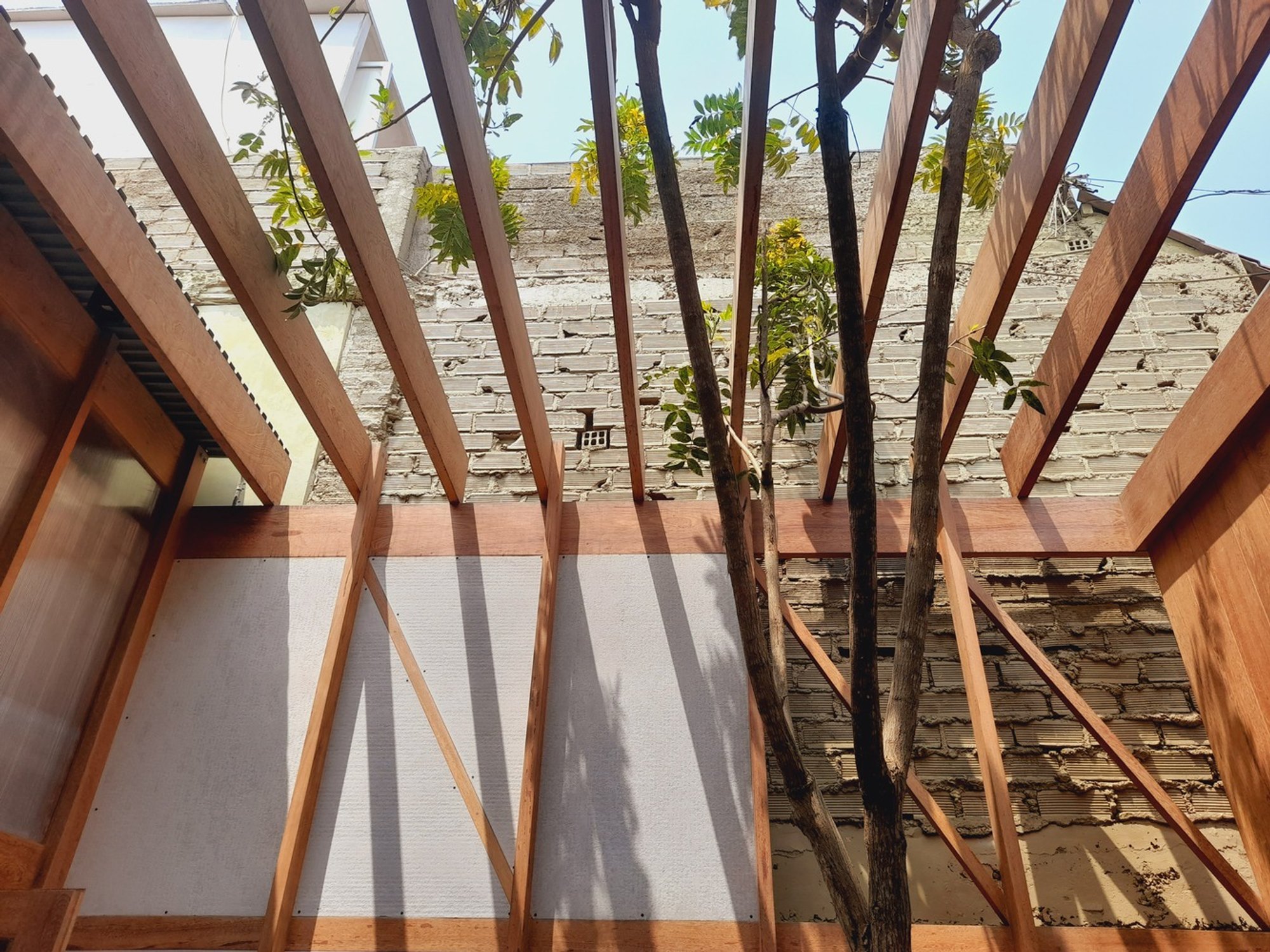 Inhabited Work in Huayruro: A Progressive Live-Work Architecture Experiment by INSITU oficina de arquitectura