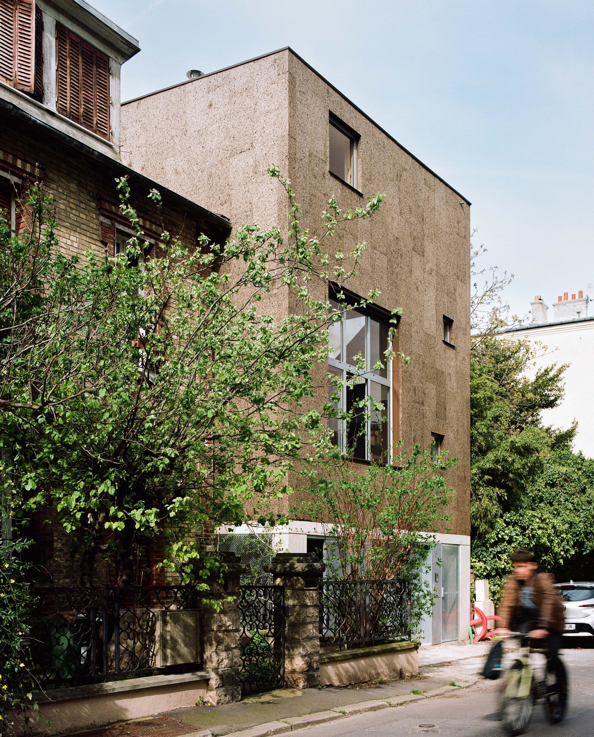 House Écorce by Benoit Rotteleur Architecte – A Vertical Cork-Clad Eco Home in the Heart of Malakoff