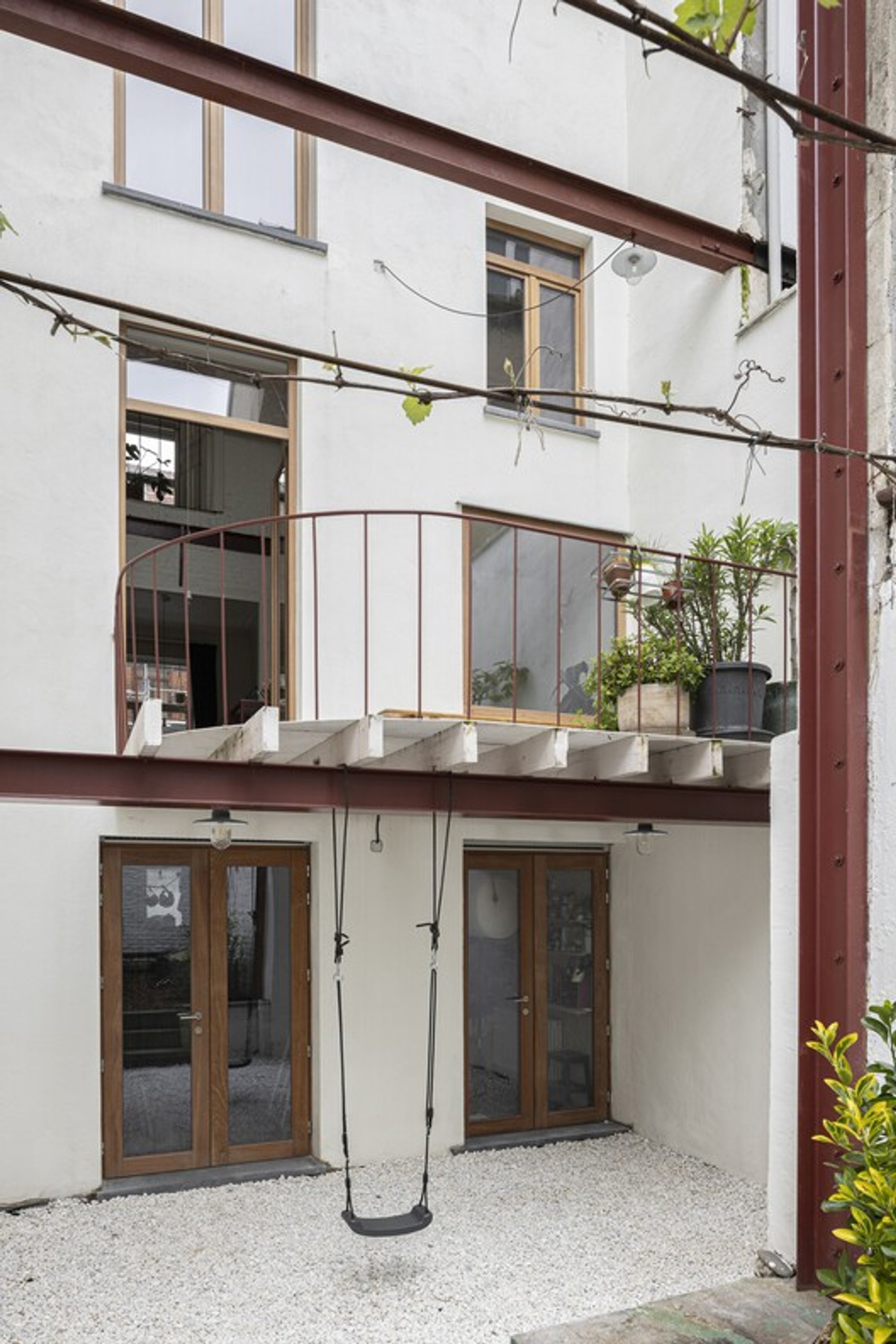 Georges House – A Vertical Transformation of a Brussels Townhouse by hé! architectuur