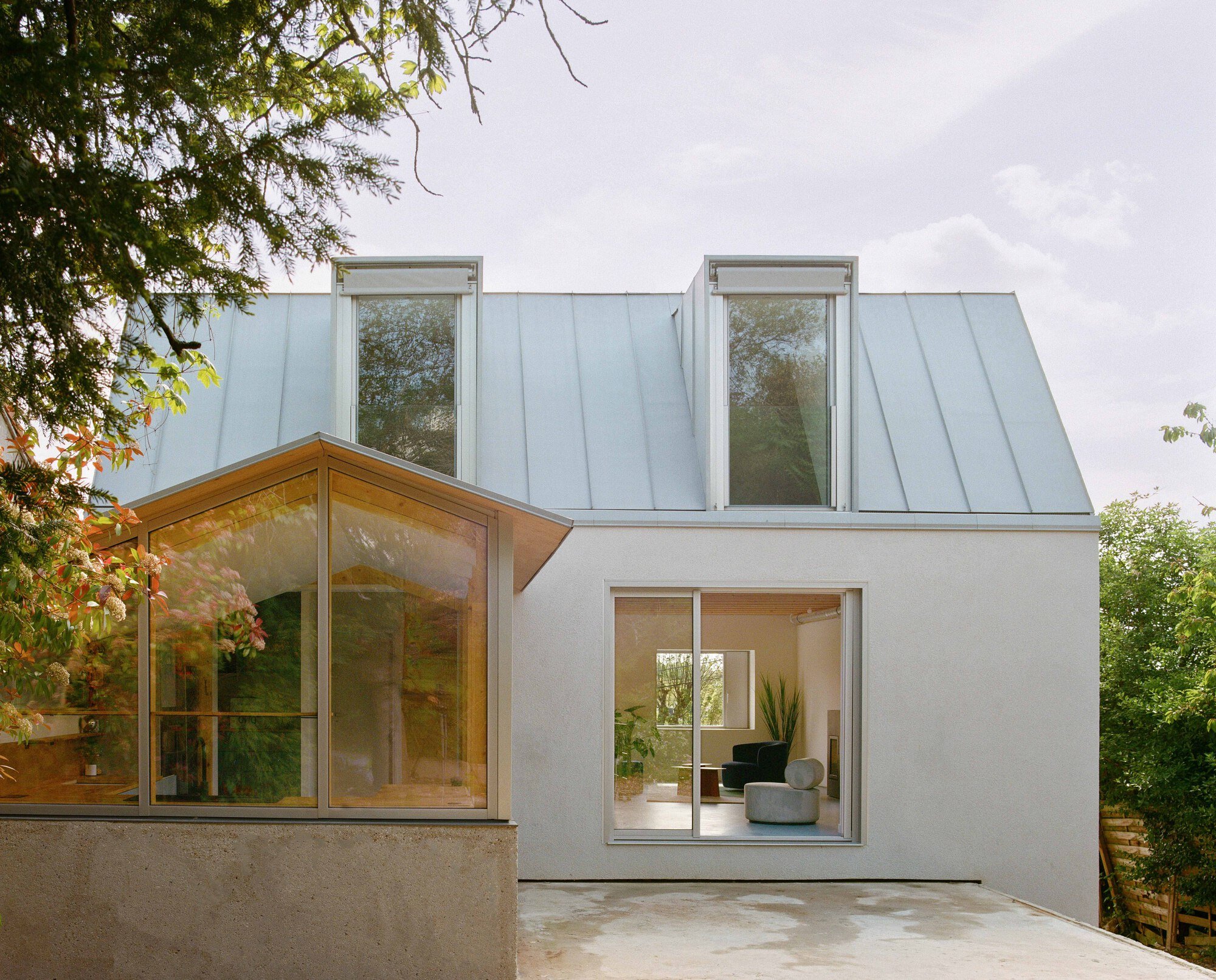 House Z by Benoit Rotteleur Architecte: A Sustainable Renovation Transforming 1980s Architecture in Yerres, France