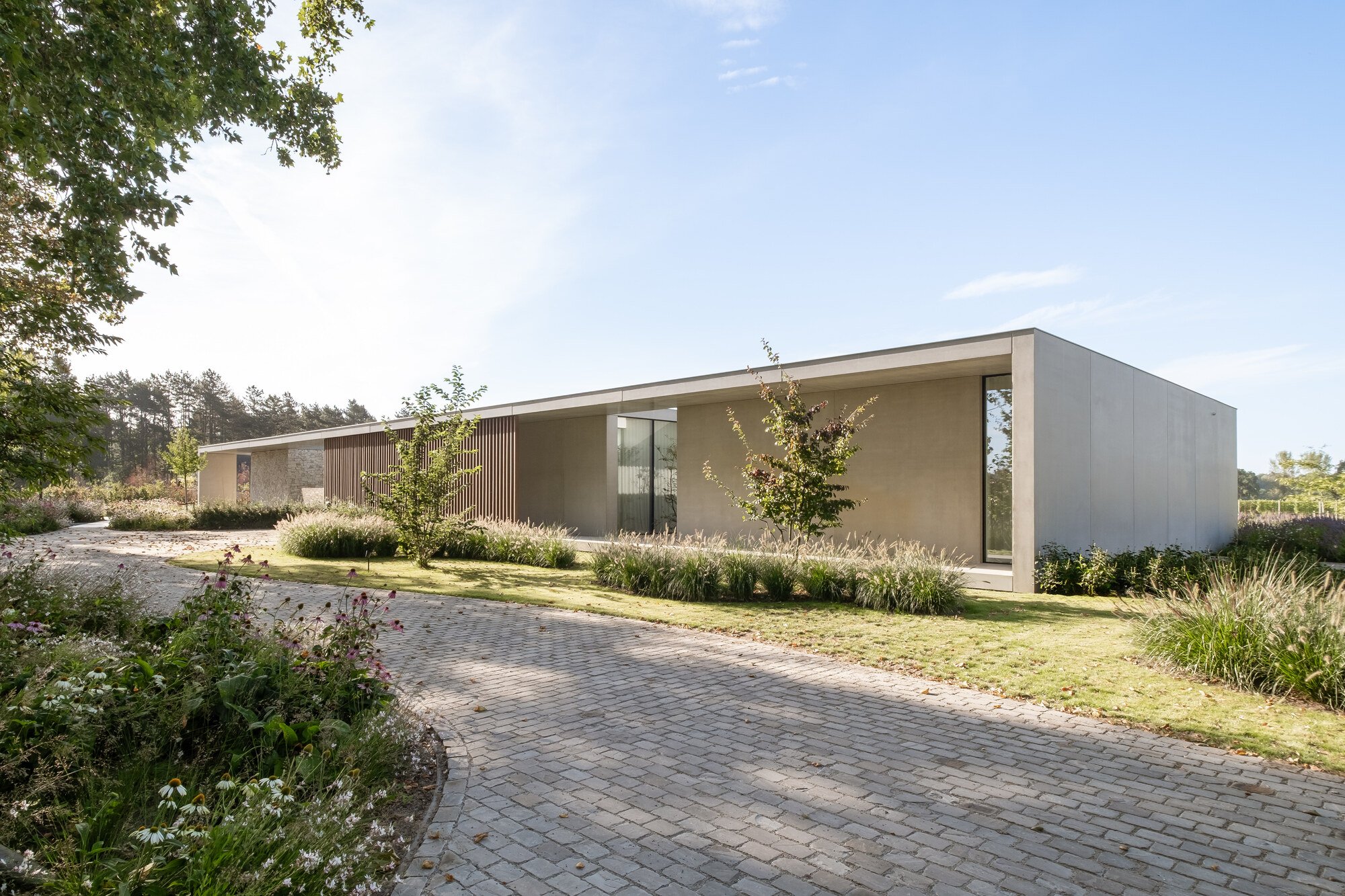 Concrete Villa / Cocoon Architecten: A Modern Retreat in Ravels, Belgium