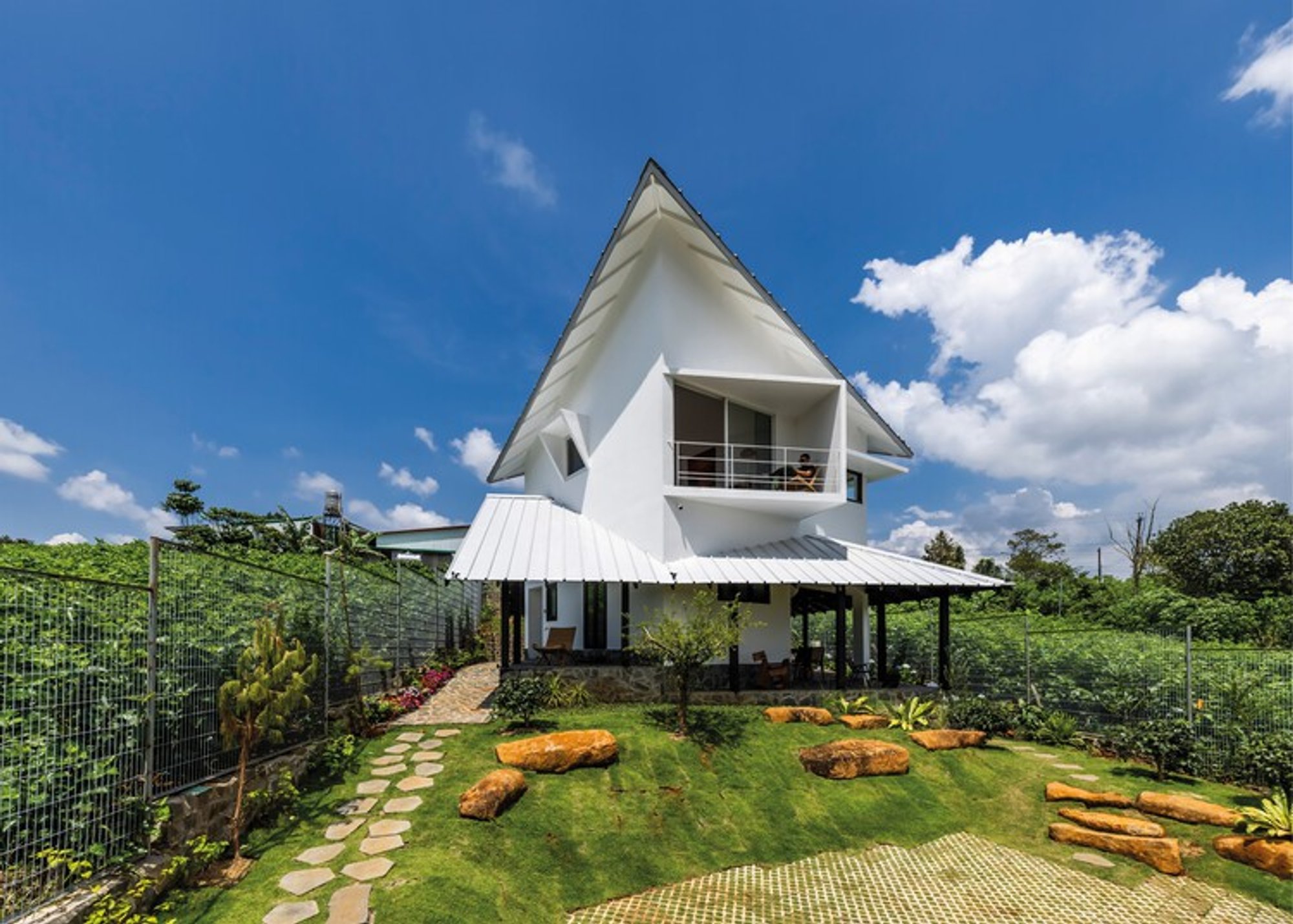 Dau Tam House by 6717 Studio