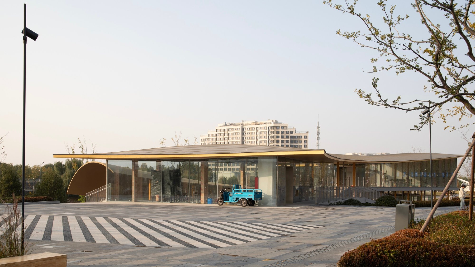Yangjia River Greening Enhancement – Building No.4 by YIIIE Architects