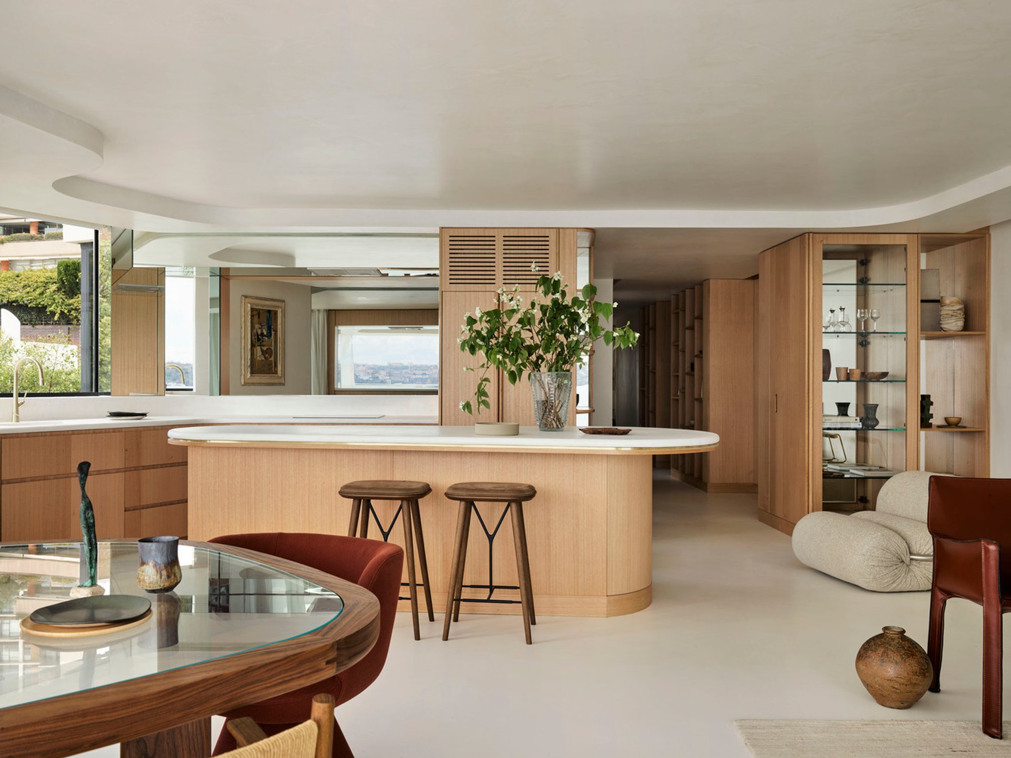 Darling Point Apartment: A Thoughtful Renovation by Studio ZAWA