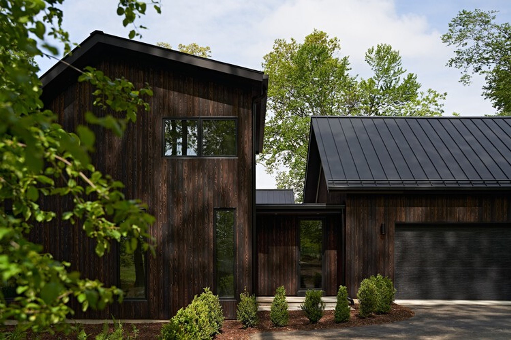 Baw Beese House By Disbrow Iannuzzi – A Sustainable Multi-Generational Lake Retreat in Hillsdale