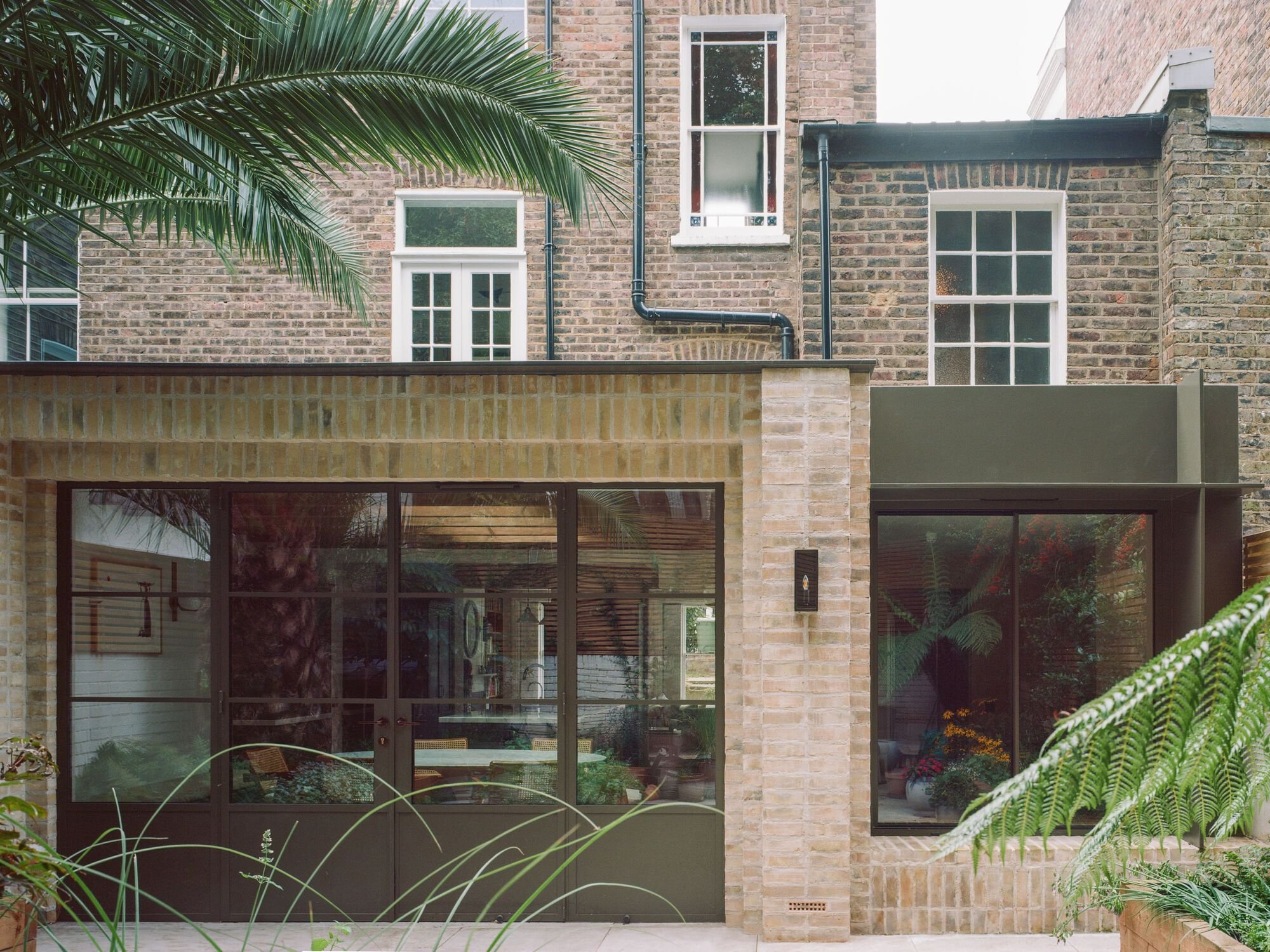 Threshold House by Studio McW – A Contemporary Victorian Renovation Blending Hospitality, Functionality, and Garden Living