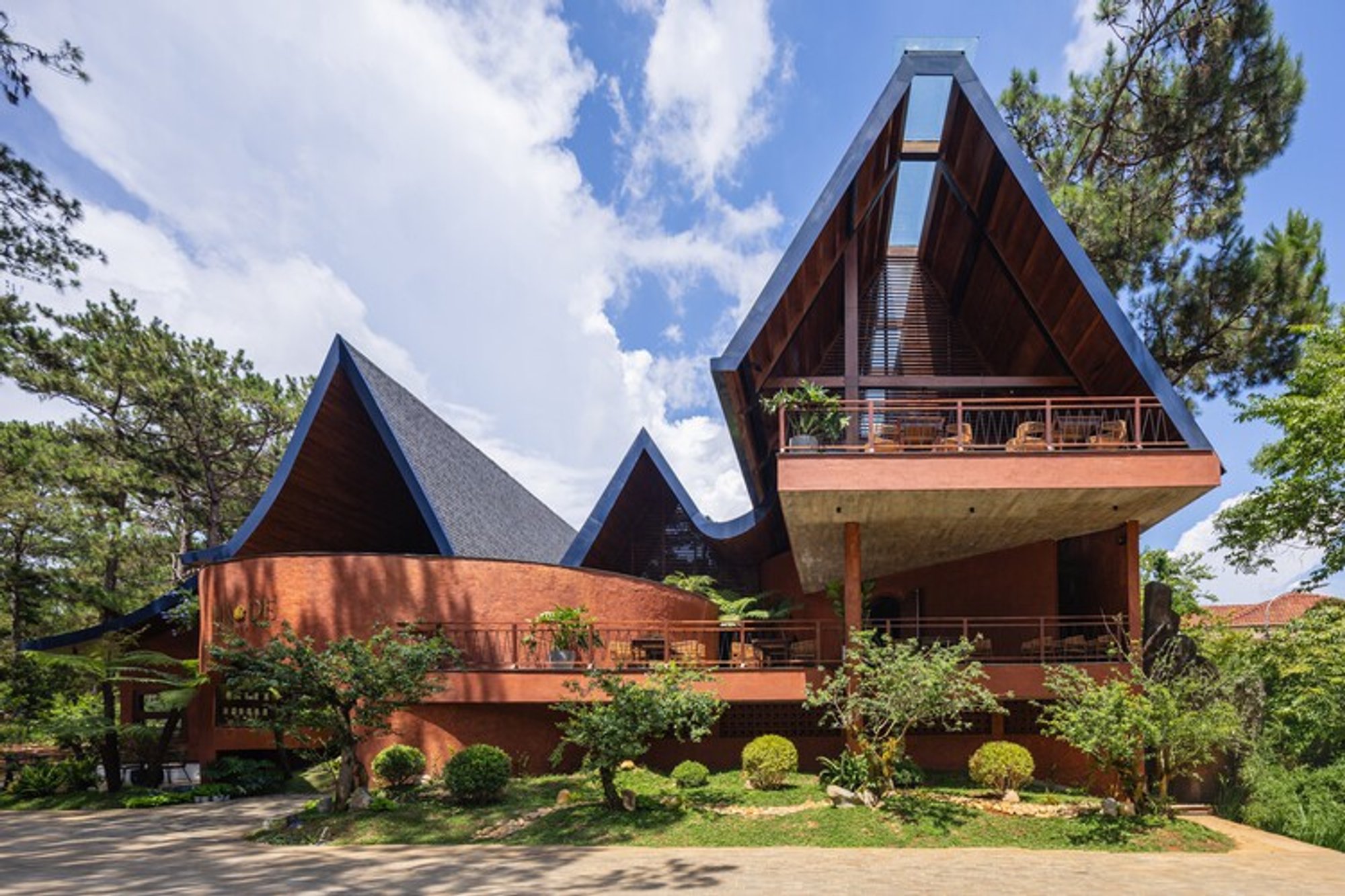 MA.DE Bistro by AN NAM Architecture: A Cultural, Architectural, and Sensory Landmark in Măng Đen