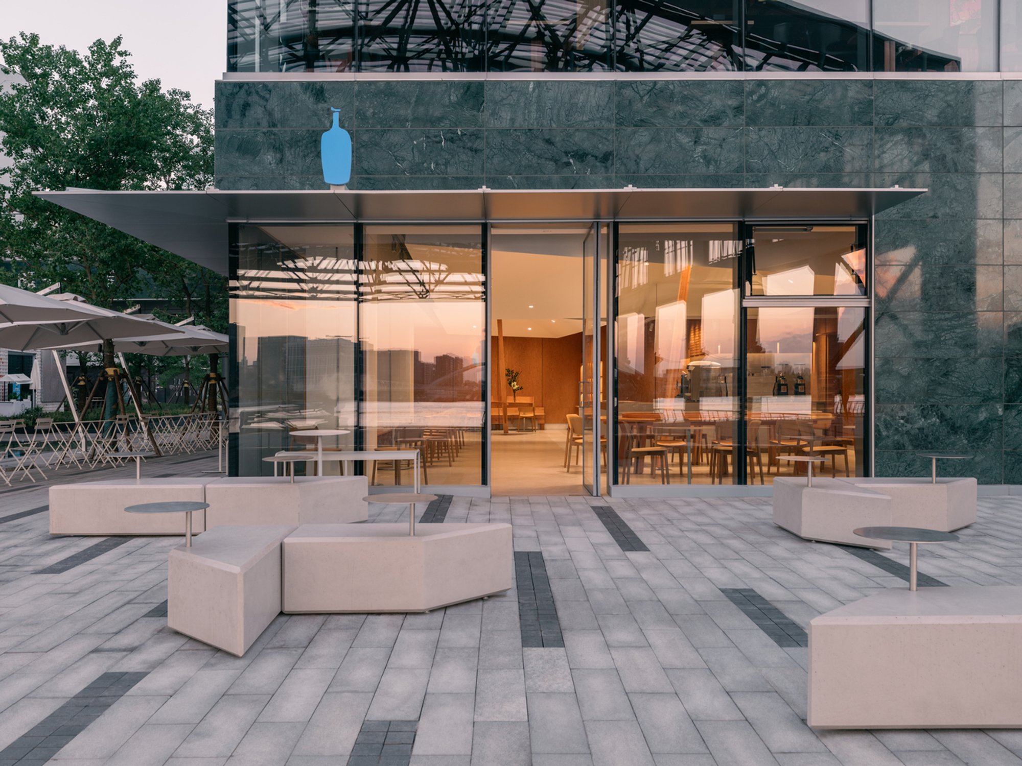 Blue Bottle Coffee West Bund: A Harmonious Blend of Industrial Heritage and Modern Design