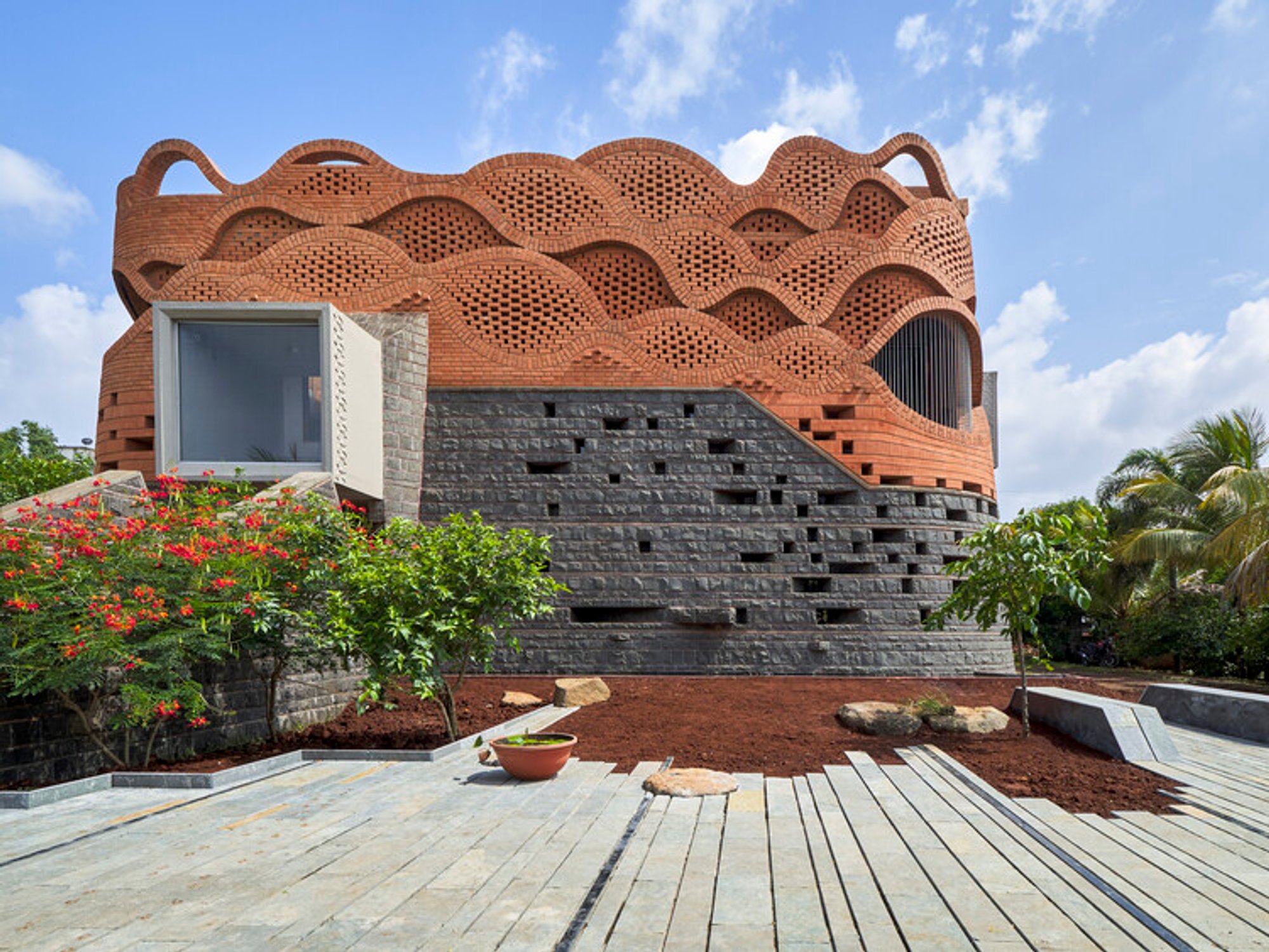 Gadi House by PMA Madhushala - A Contemporary Fortress Rooted in Maratha Memory, Tradition, and Earth