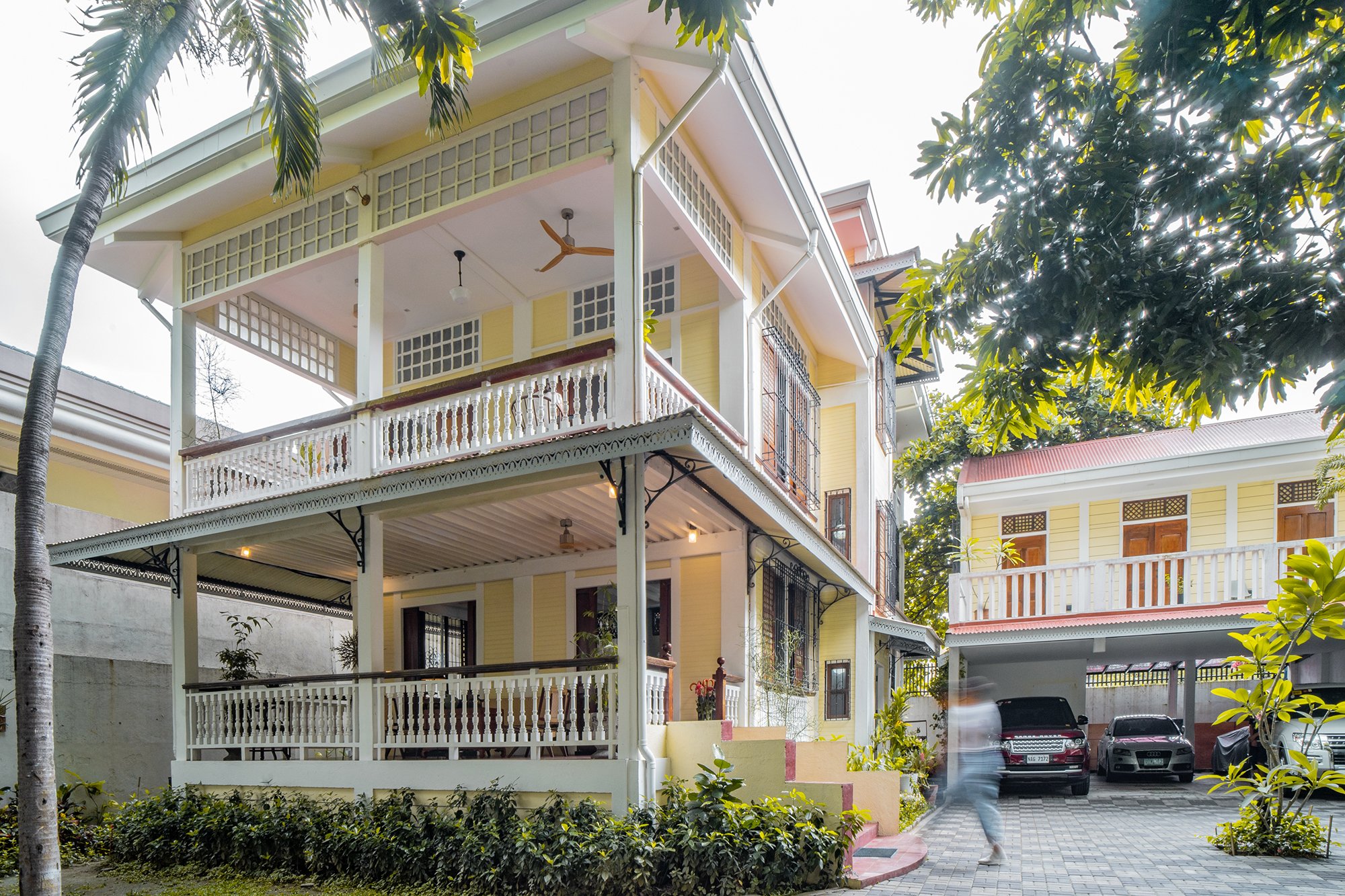 Villa Floro: A Tropical House Reborn