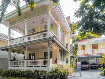 Villa Floro: A Tropical House Reborn