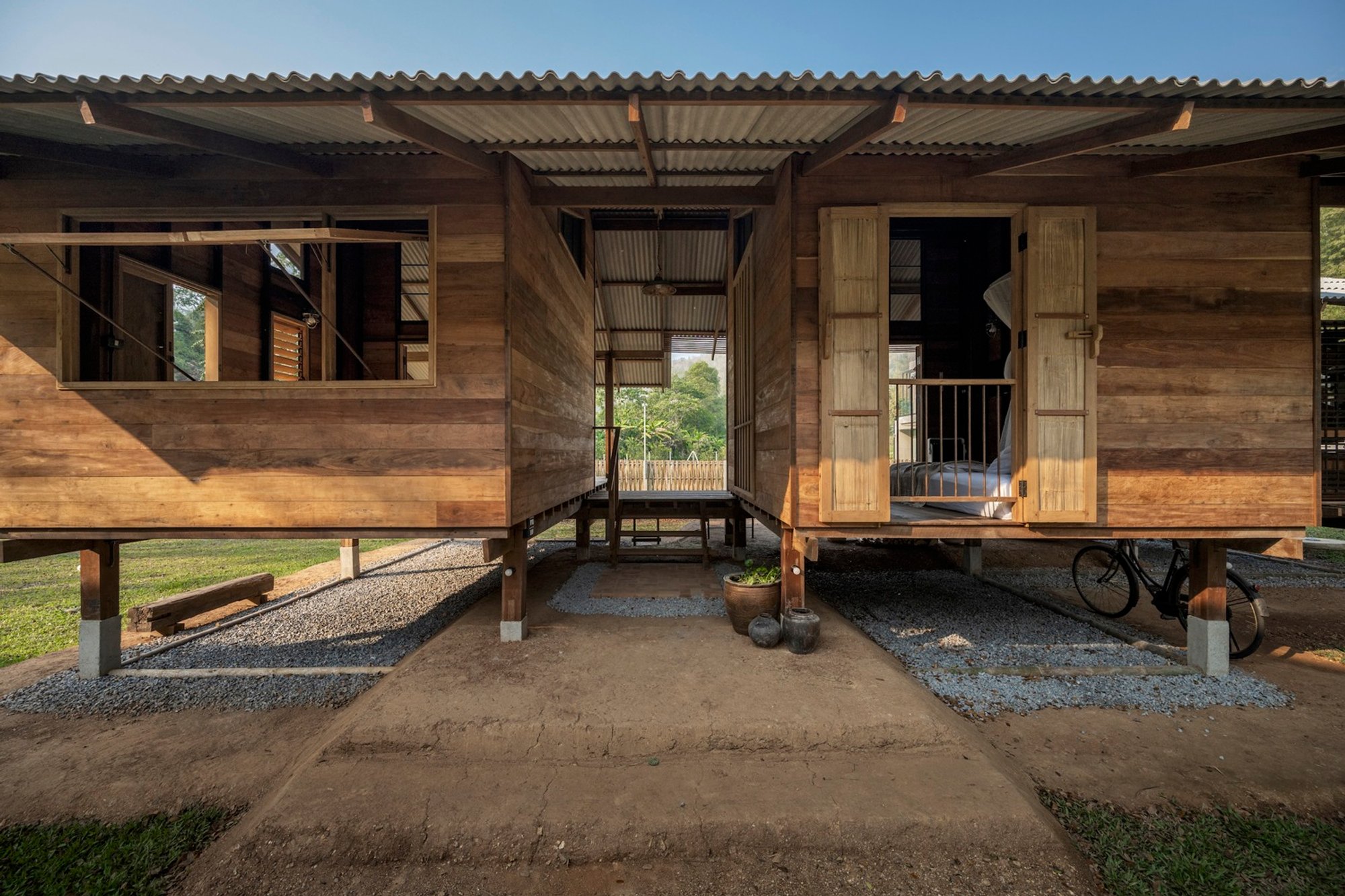 ING-SUK House by Yangnar Studio – A Minimal Wooden Retreat in Nam Phrae, Thailand